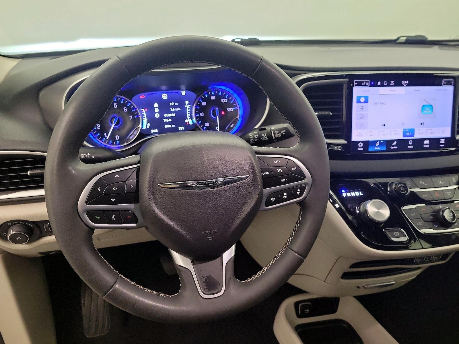 2024 Chrysler Pacifica Touring L - Photo 11