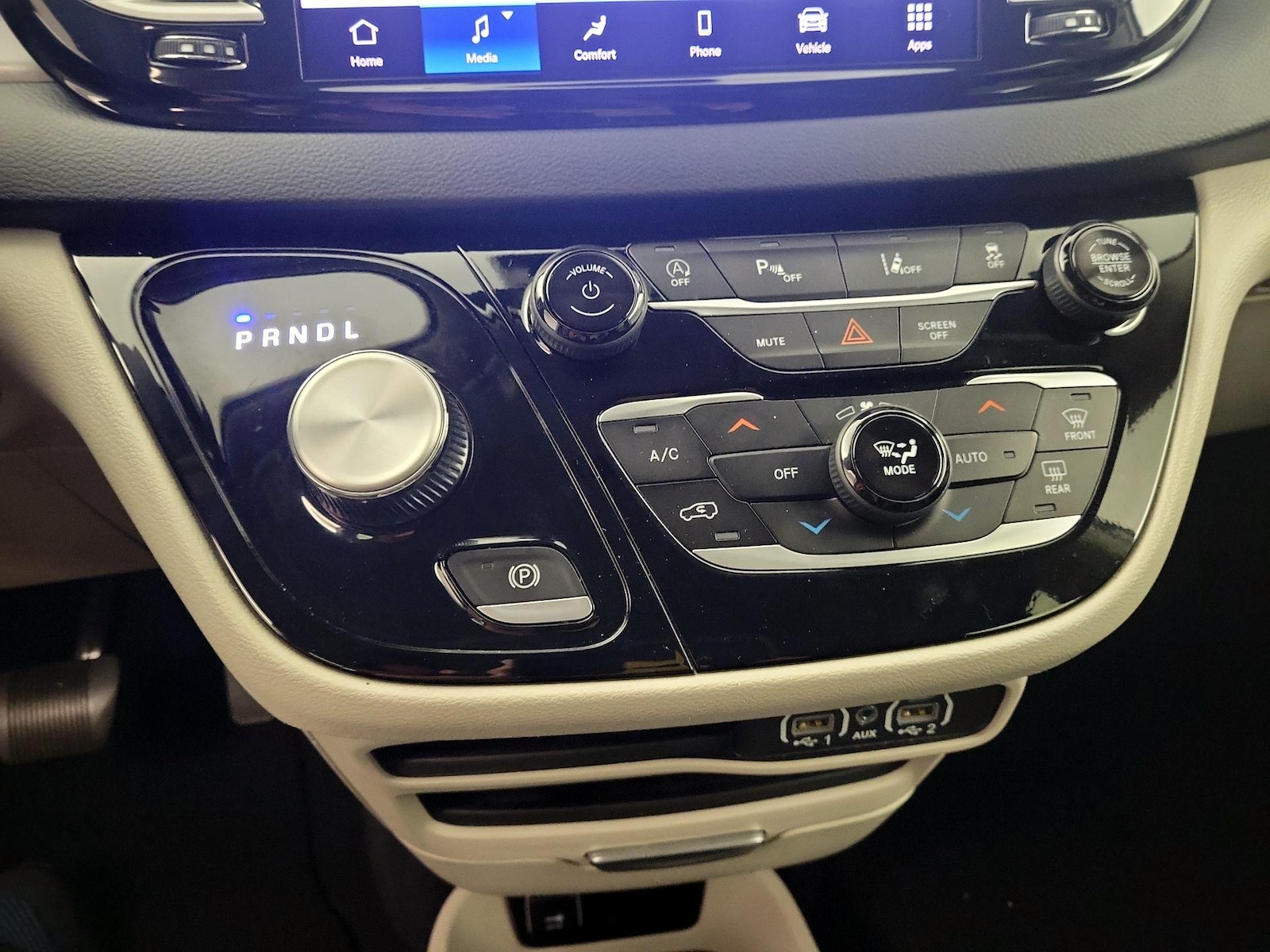 2024 Chrysler Pacifica Touring L - Photo 16