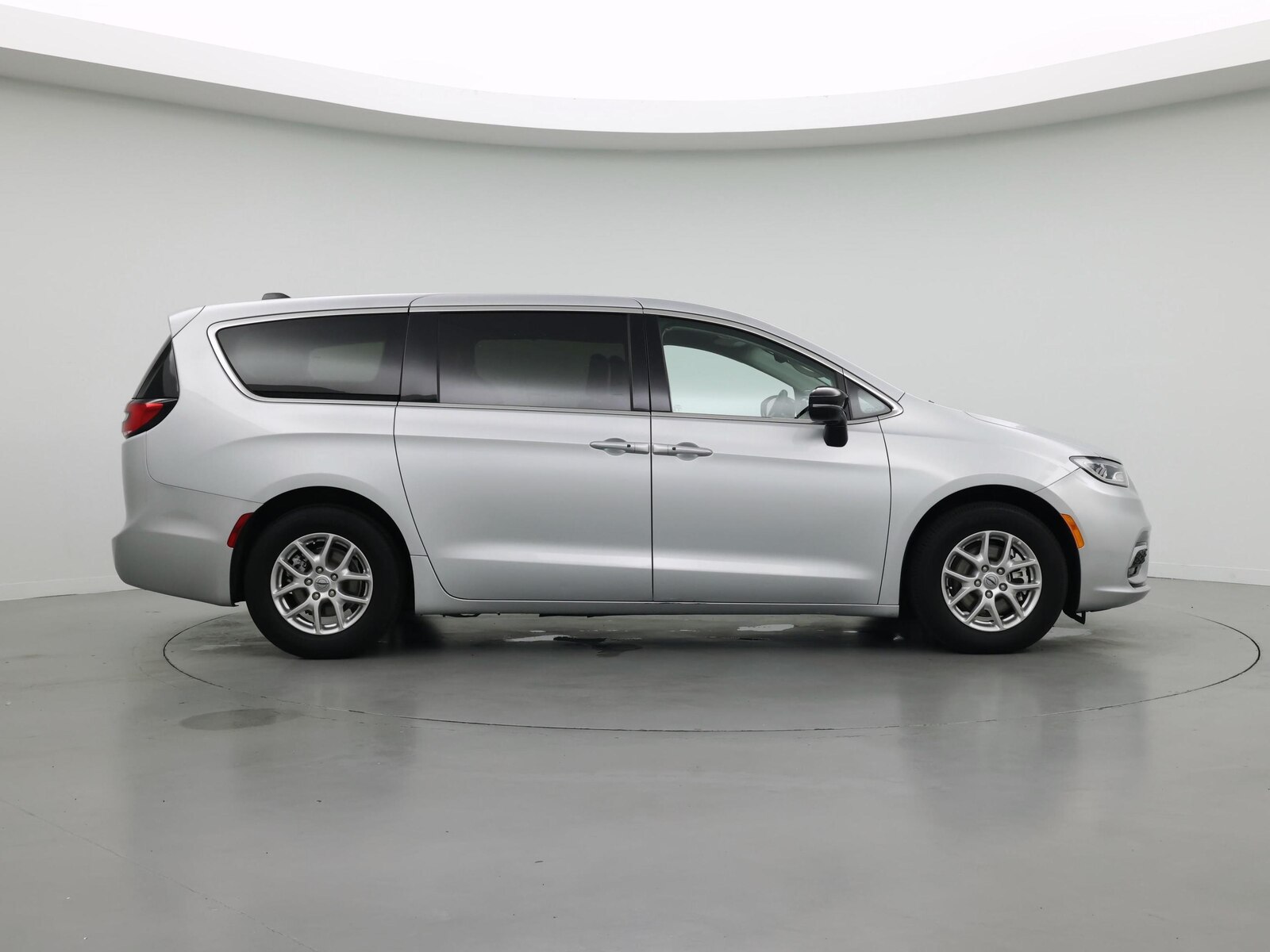 2024 Chrysler Pacifica Touring L - Photo 8