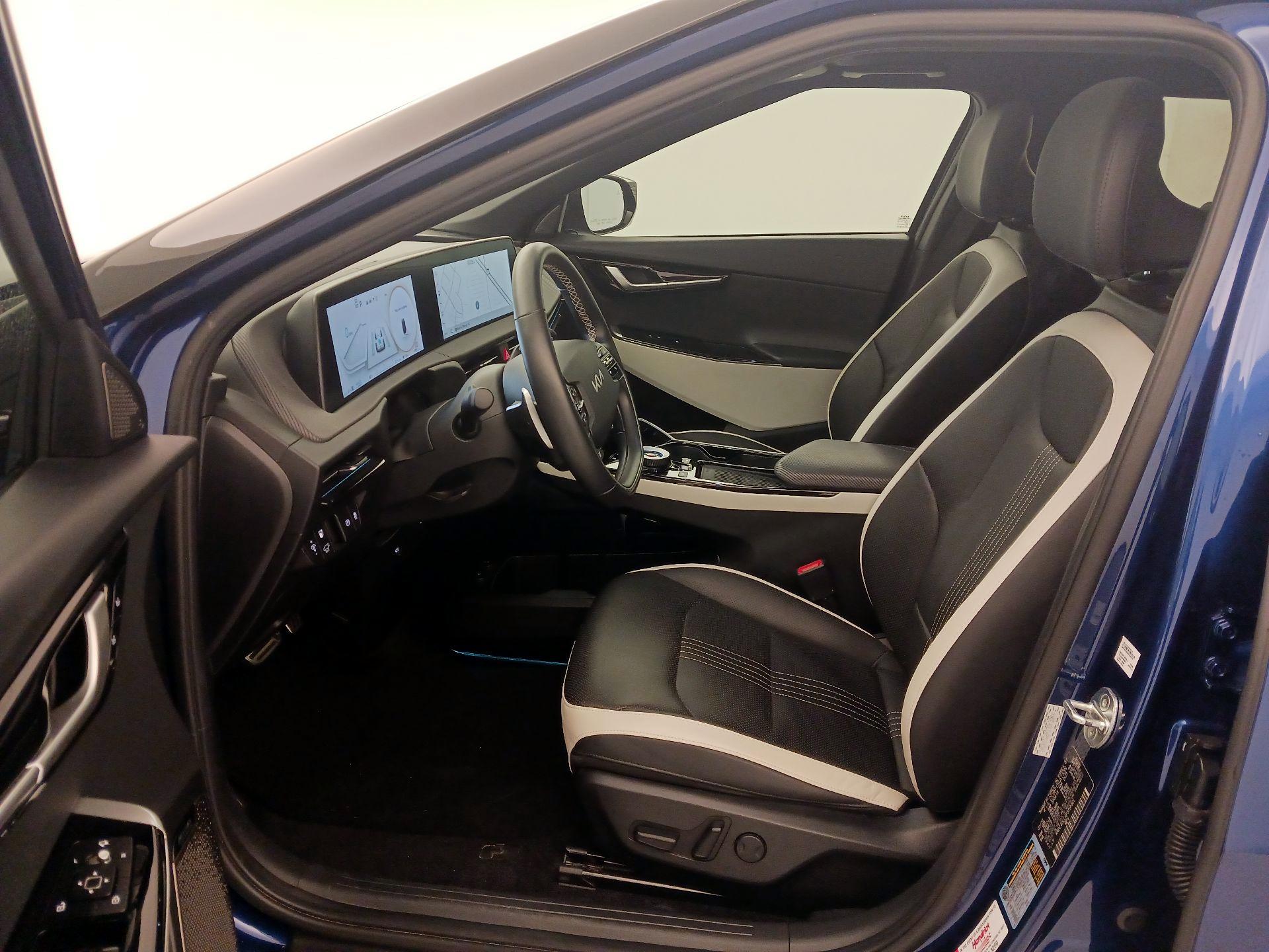 Thumbnail: 2023 Kia EV6 - 11