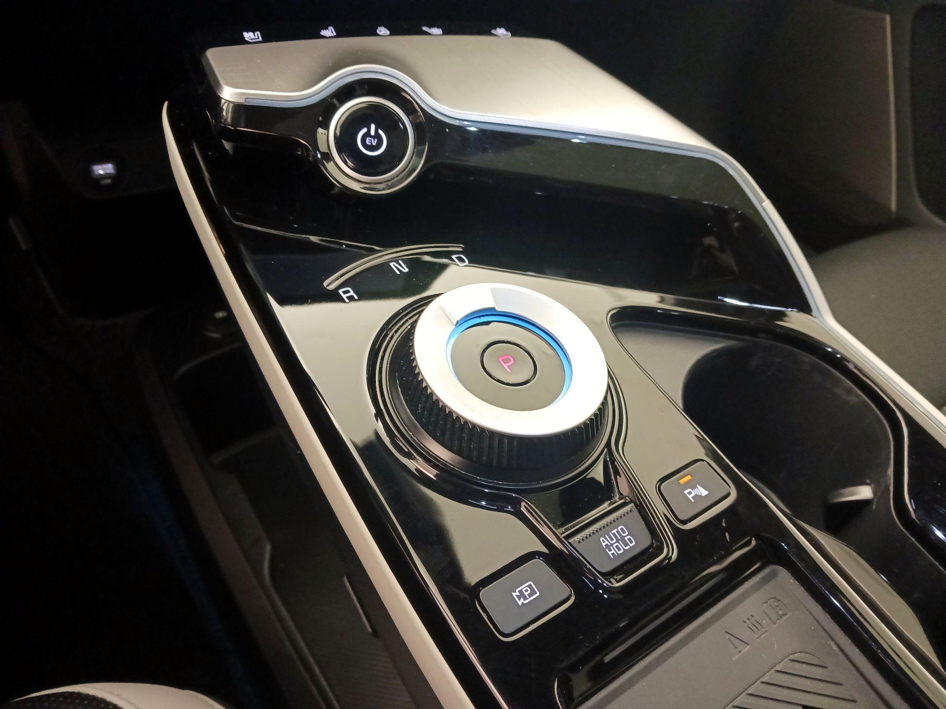 Thumbnail: 2023 Kia EV6 - 18