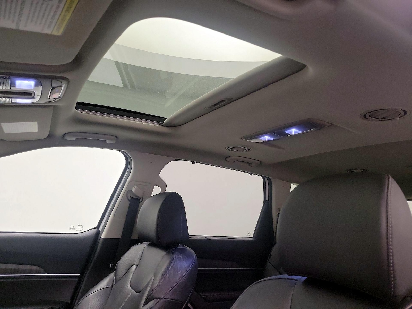 Sunroof(s) & Overhead Airbags