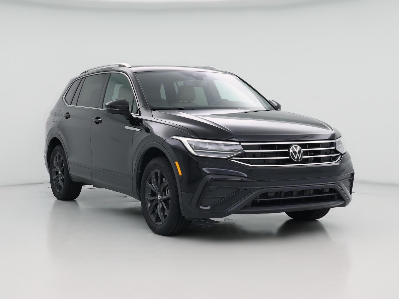 2024 Volkswagen Tiguan SE - Photo 1