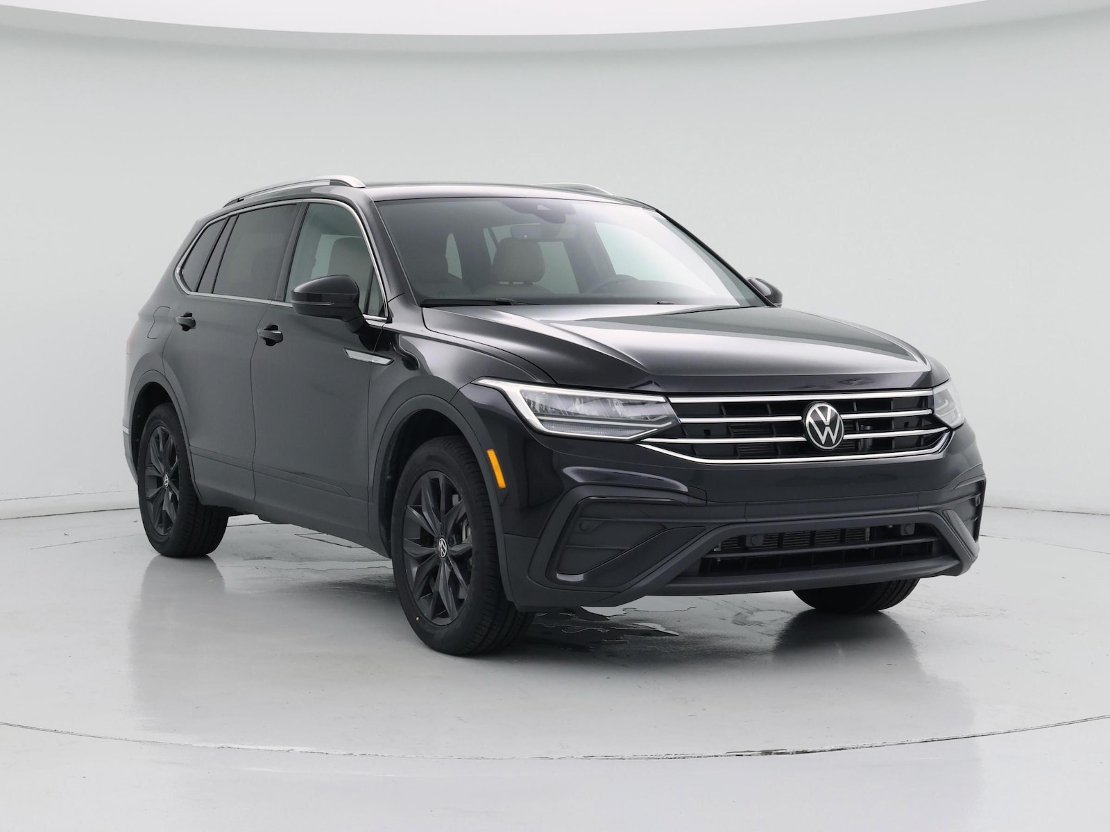 2024 Volkswagen Tiguan SE - Photo 2