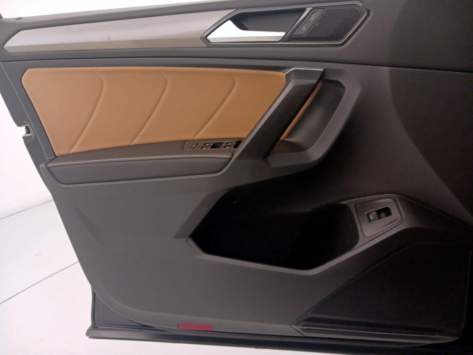 2024 Volkswagen Tiguan SE - Photo 13