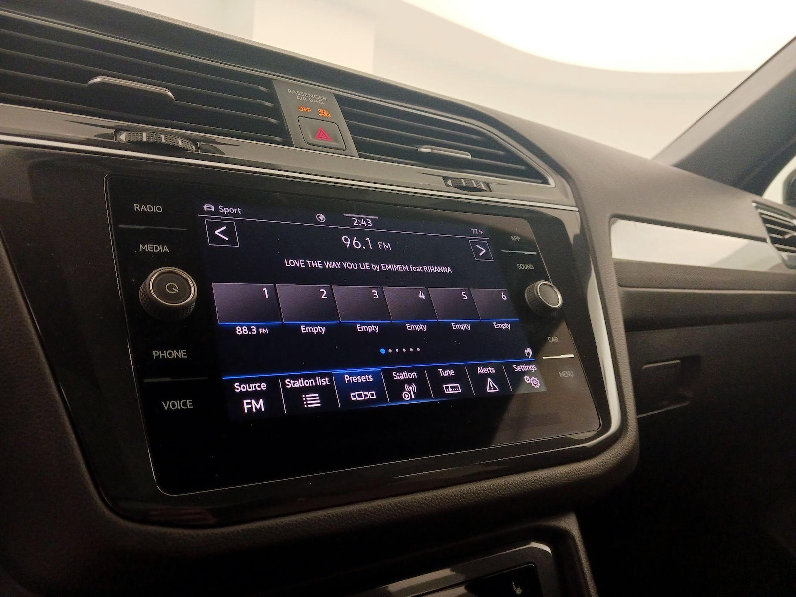 2024 Volkswagen Tiguan SE - Photo 16