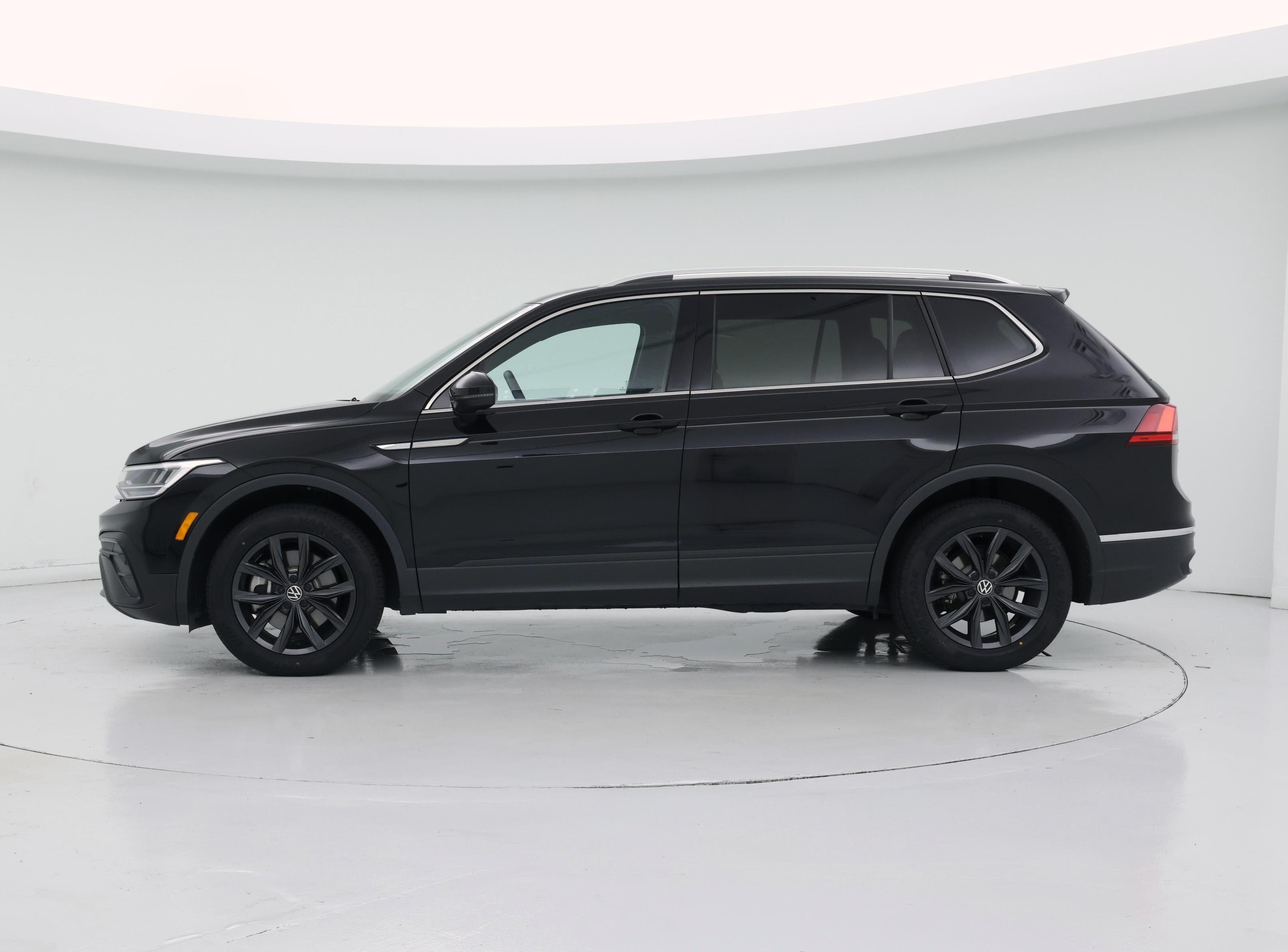 Thumbnail: 2024 Volkswagen Tiguan - 3
