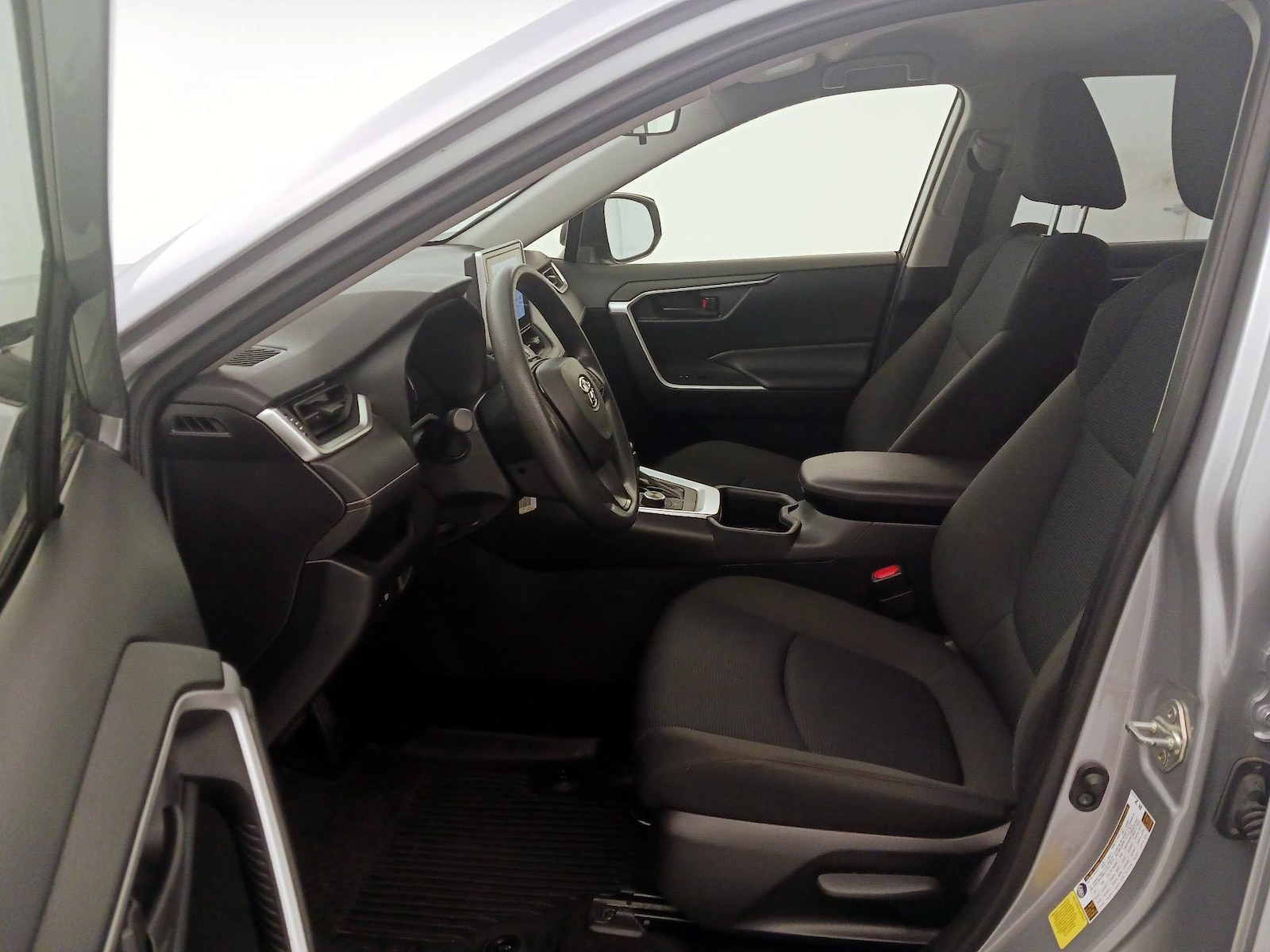 2025 Toyota RAV4 LE - Photo 12