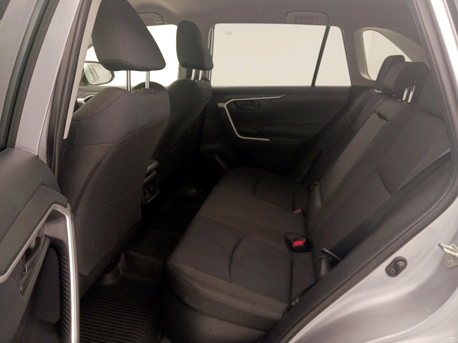 2025 Toyota RAV4 LE - Photo 20