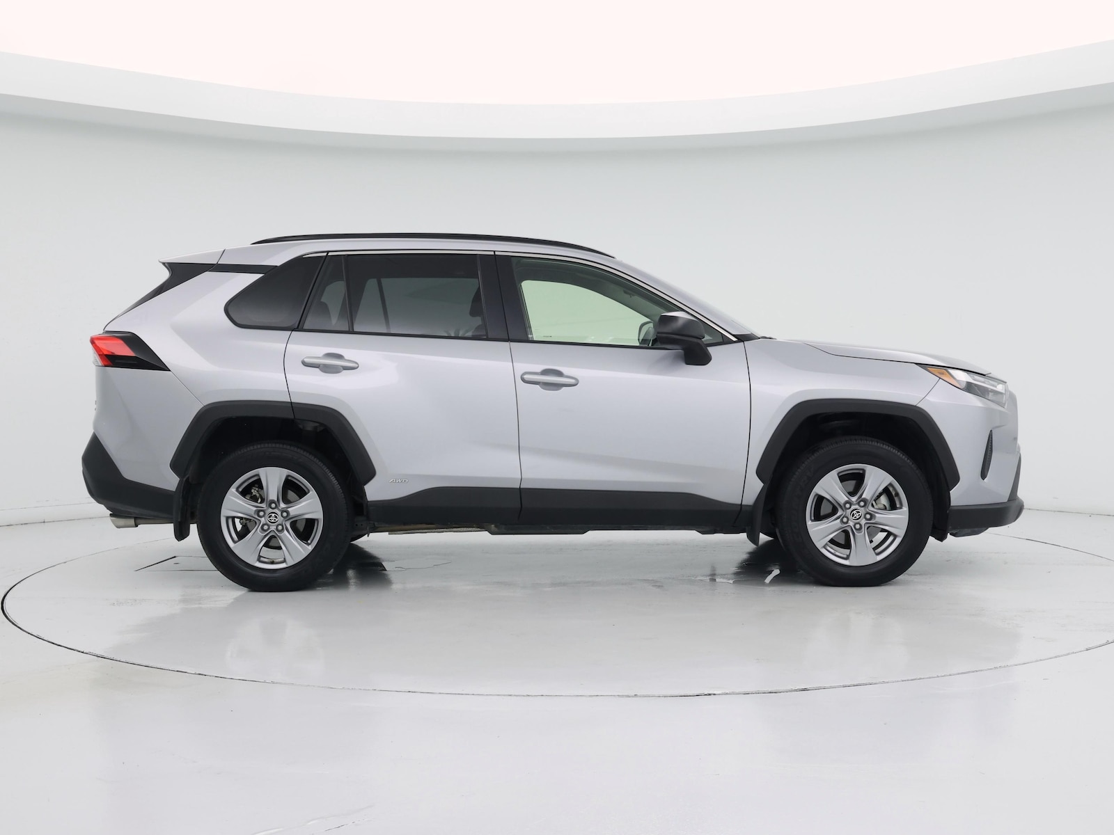 2025 Toyota RAV4 LE - Photo 8