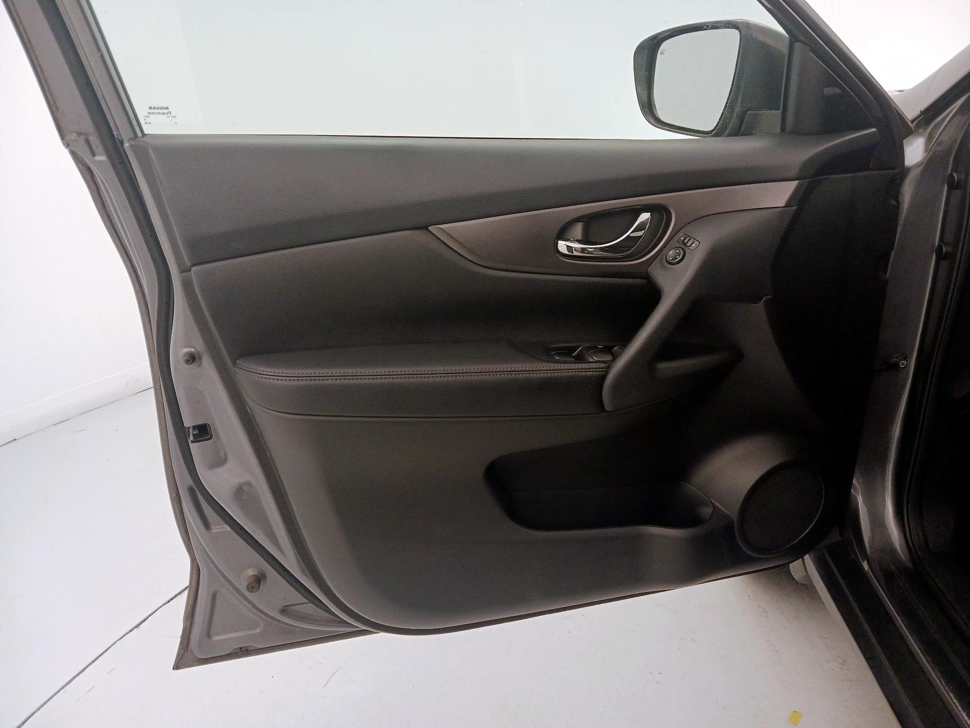 Thumbnail: 2014 Nissan Rogue - 12