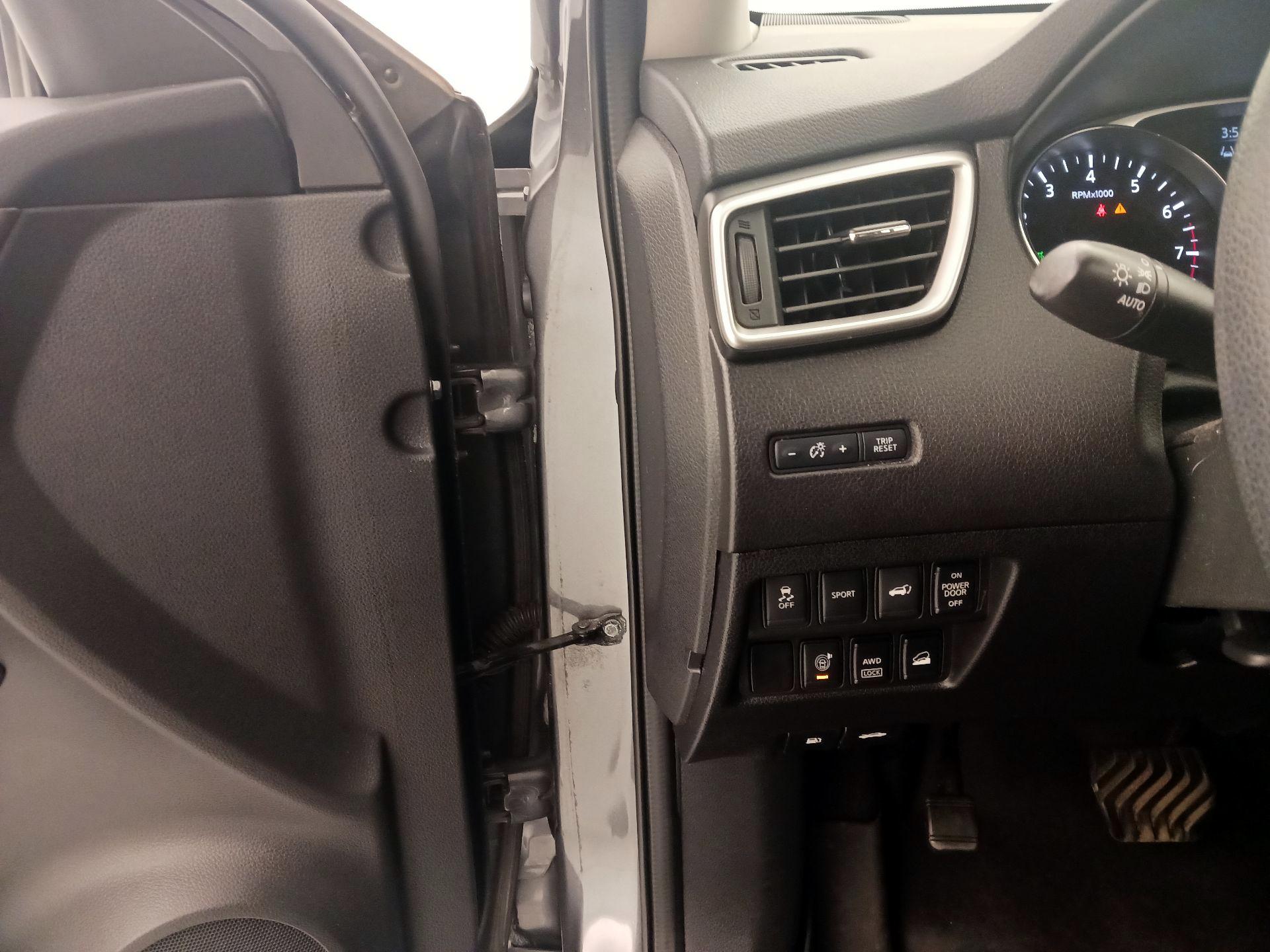 Thumbnail: 2014 Nissan Rogue - 13