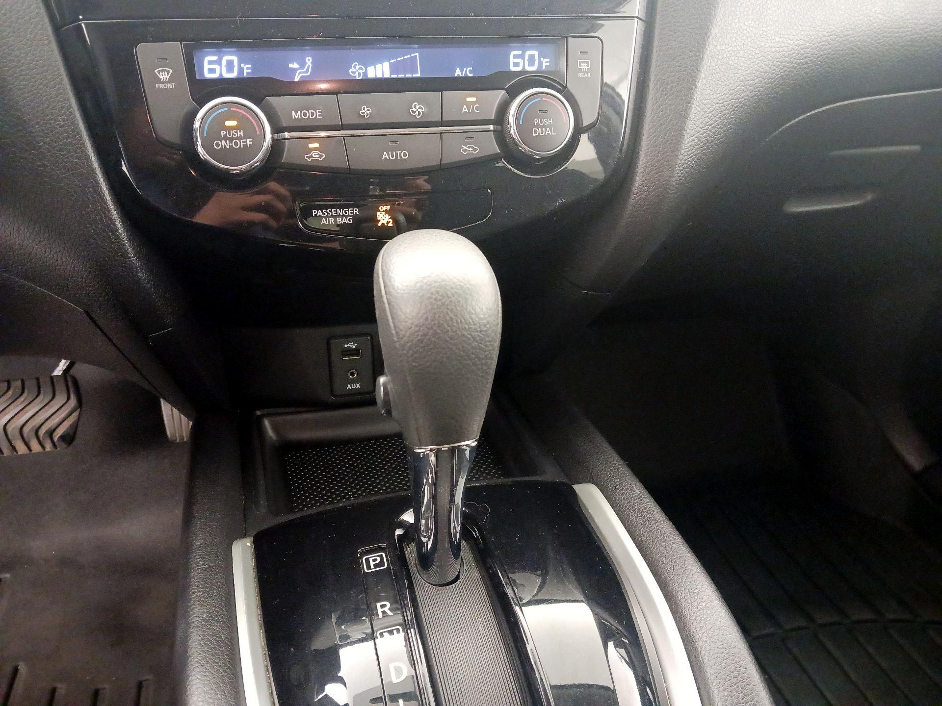 Thumbnail: 2014 Nissan Rogue - 17