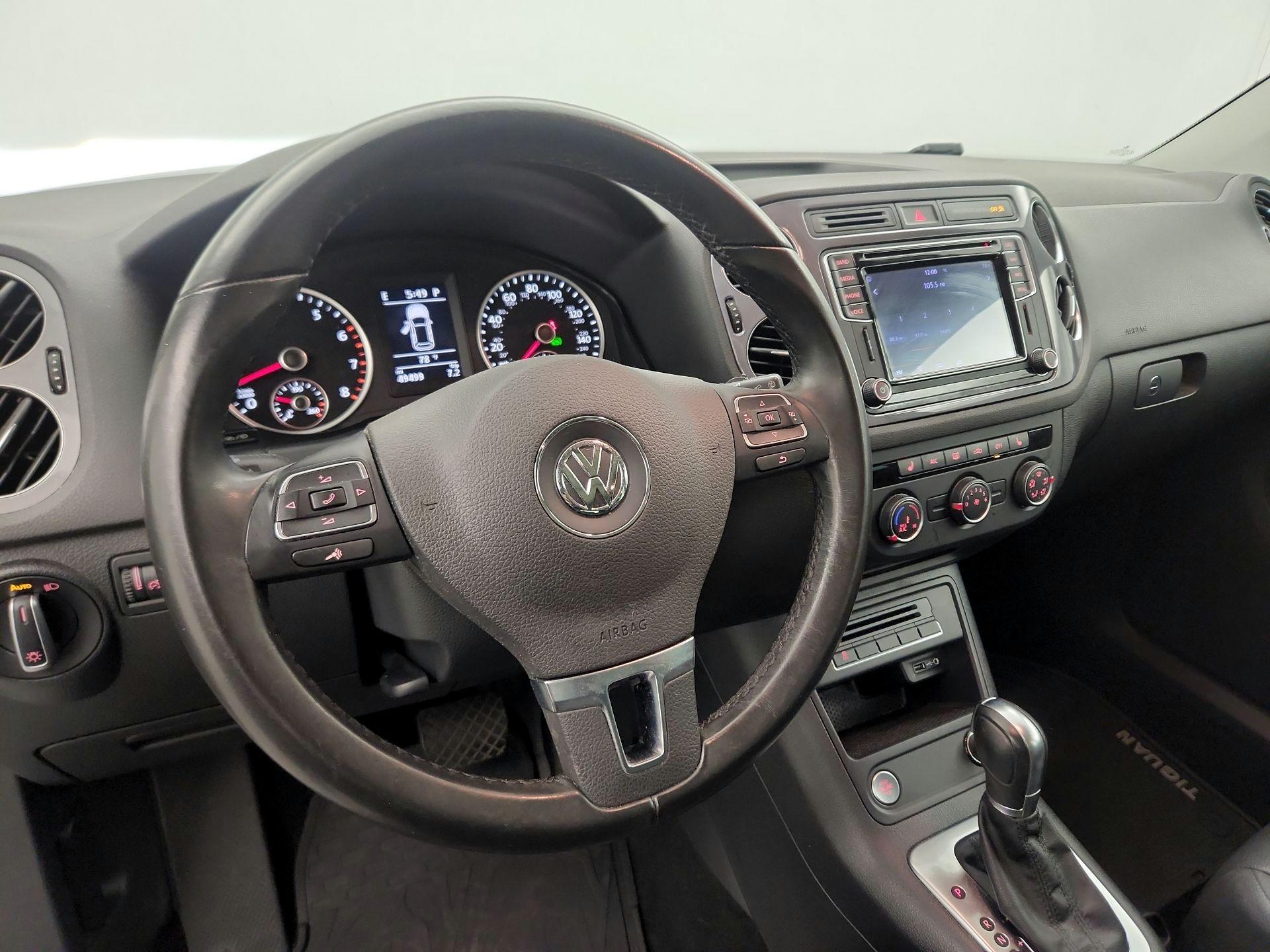 Thumbnail: 2016 Volkswagen Tiguan - 9
