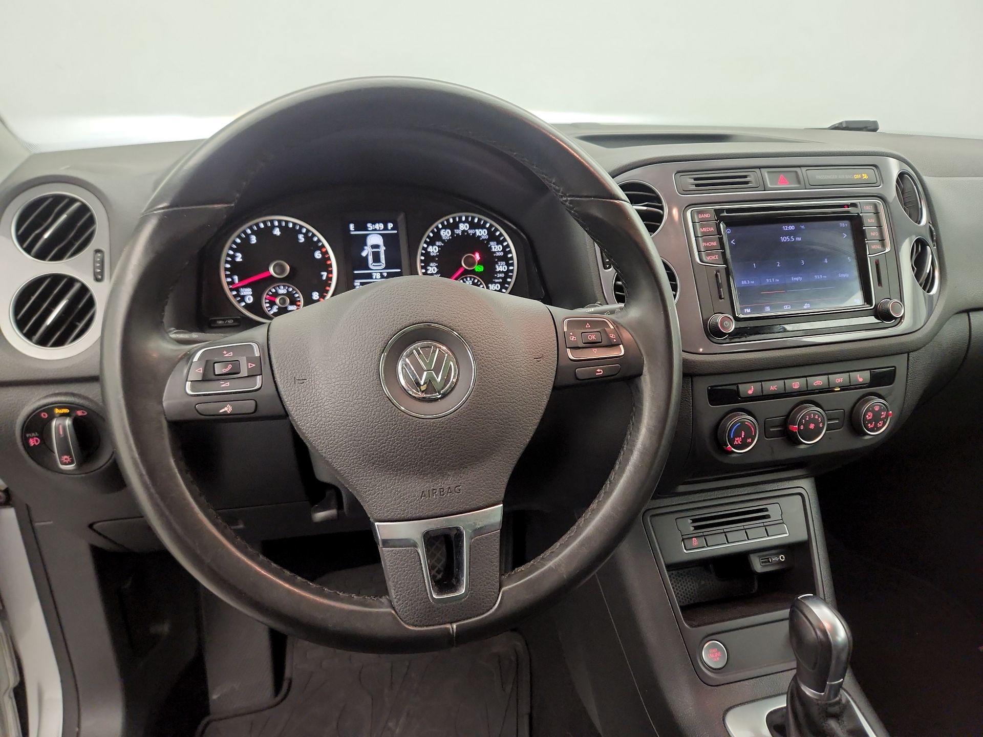 Thumbnail: 2016 Volkswagen Tiguan - 10