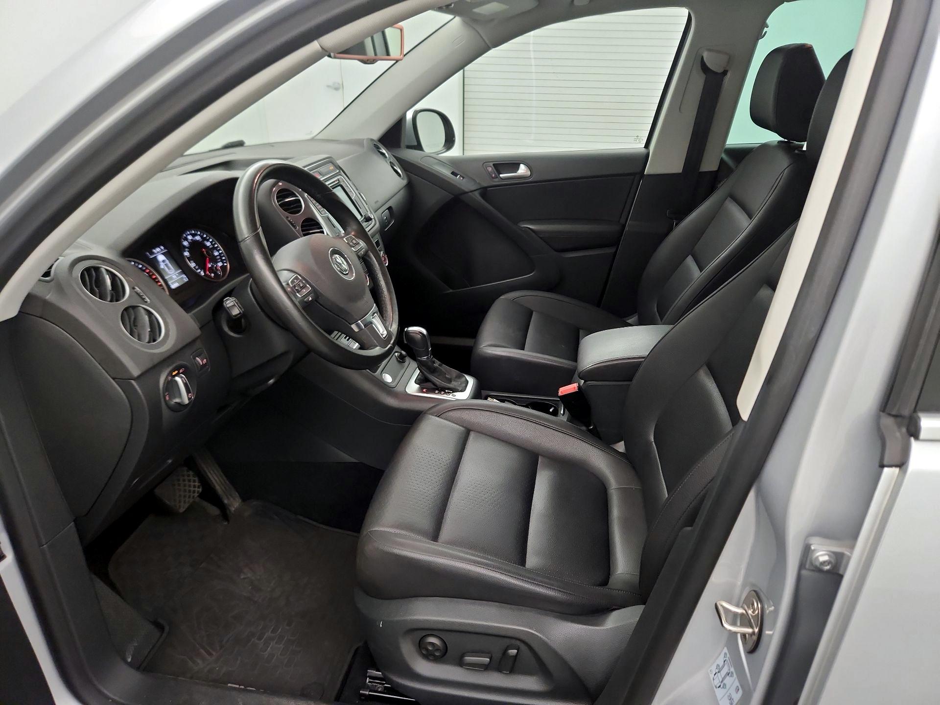 Thumbnail: 2016 Volkswagen Tiguan - 11