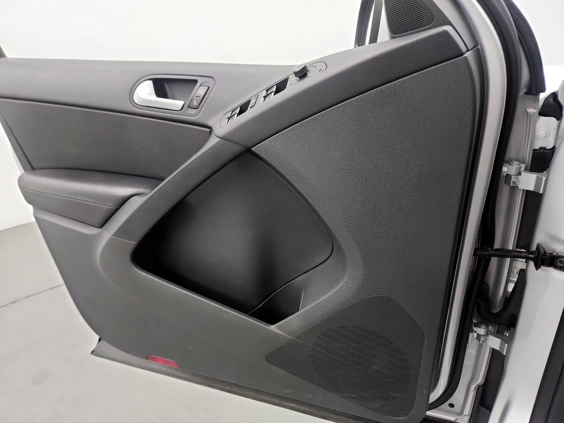 Thumbnail: 2016 Volkswagen Tiguan - 12