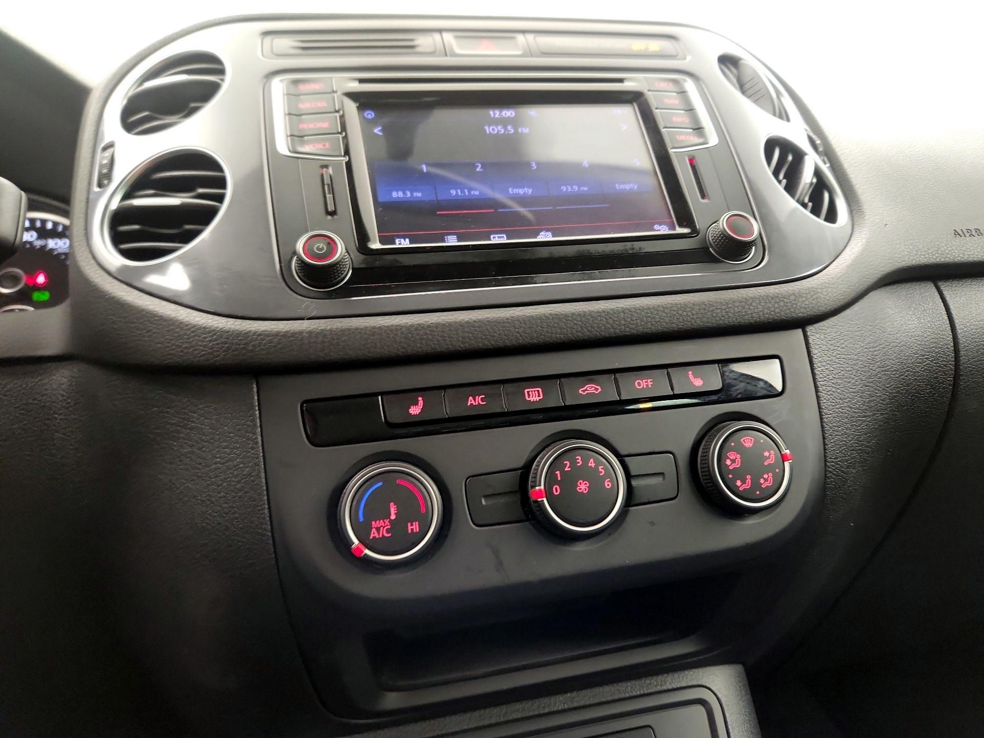 Thumbnail: 2016 Volkswagen Tiguan - 15