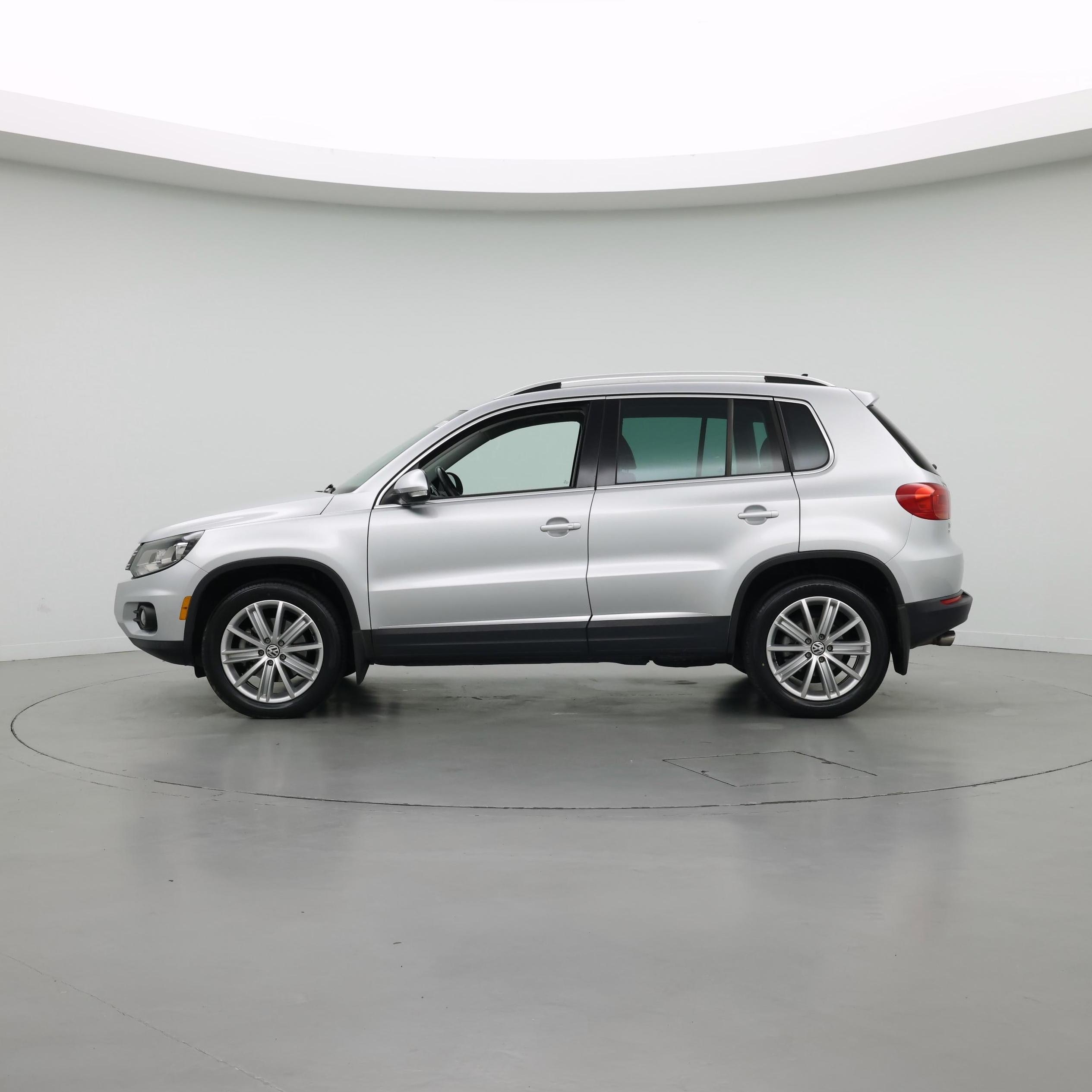 Thumbnail: 2016 Volkswagen Tiguan - 3