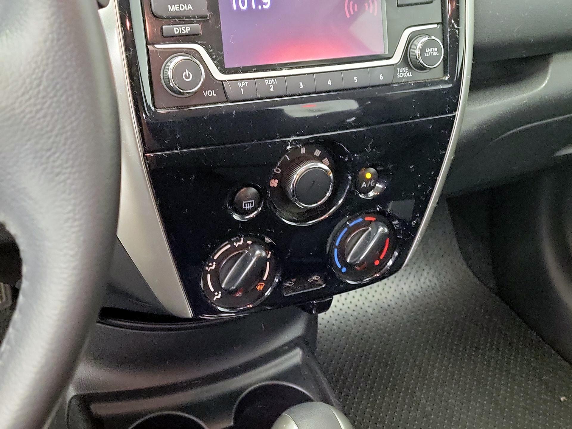 Thumbnail: 2016 Nissan Versa Note - 16