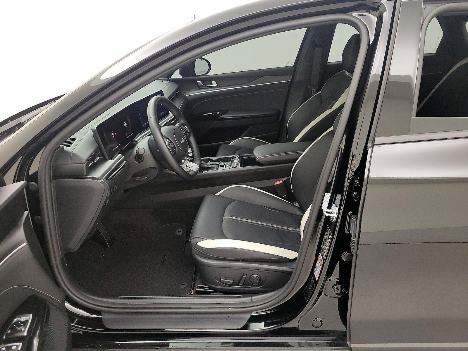 2025 Kia K5 GT-Line - Photo 12
