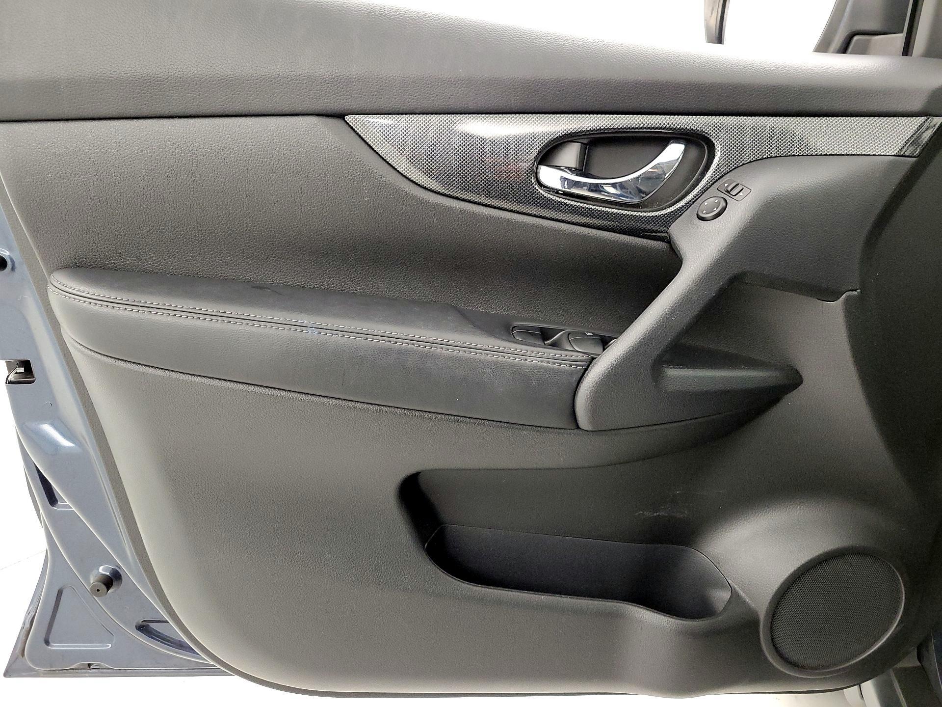 Thumbnail: 2015 Nissan Rogue - 12
