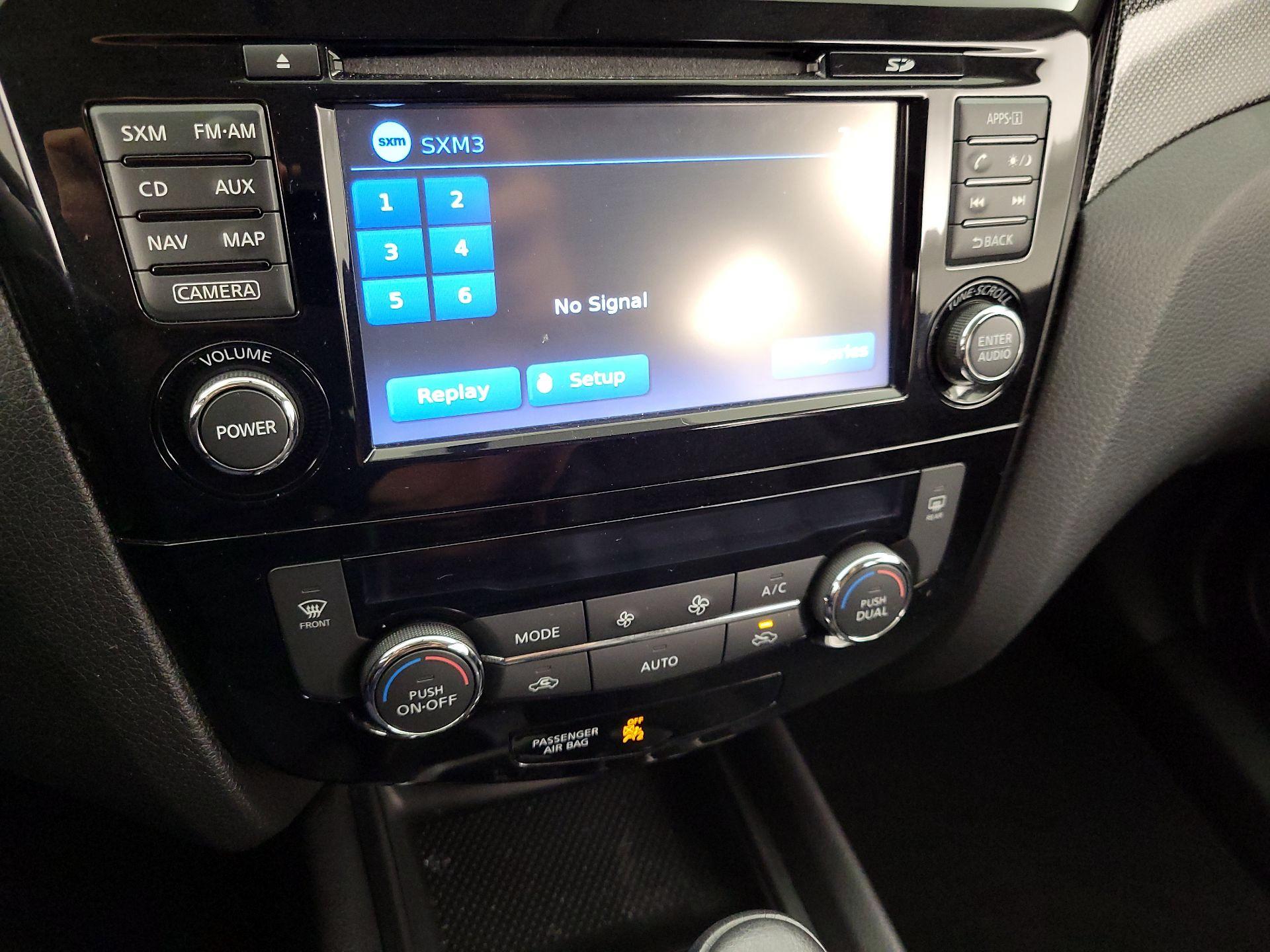 Thumbnail: 2015 Nissan Rogue - 16