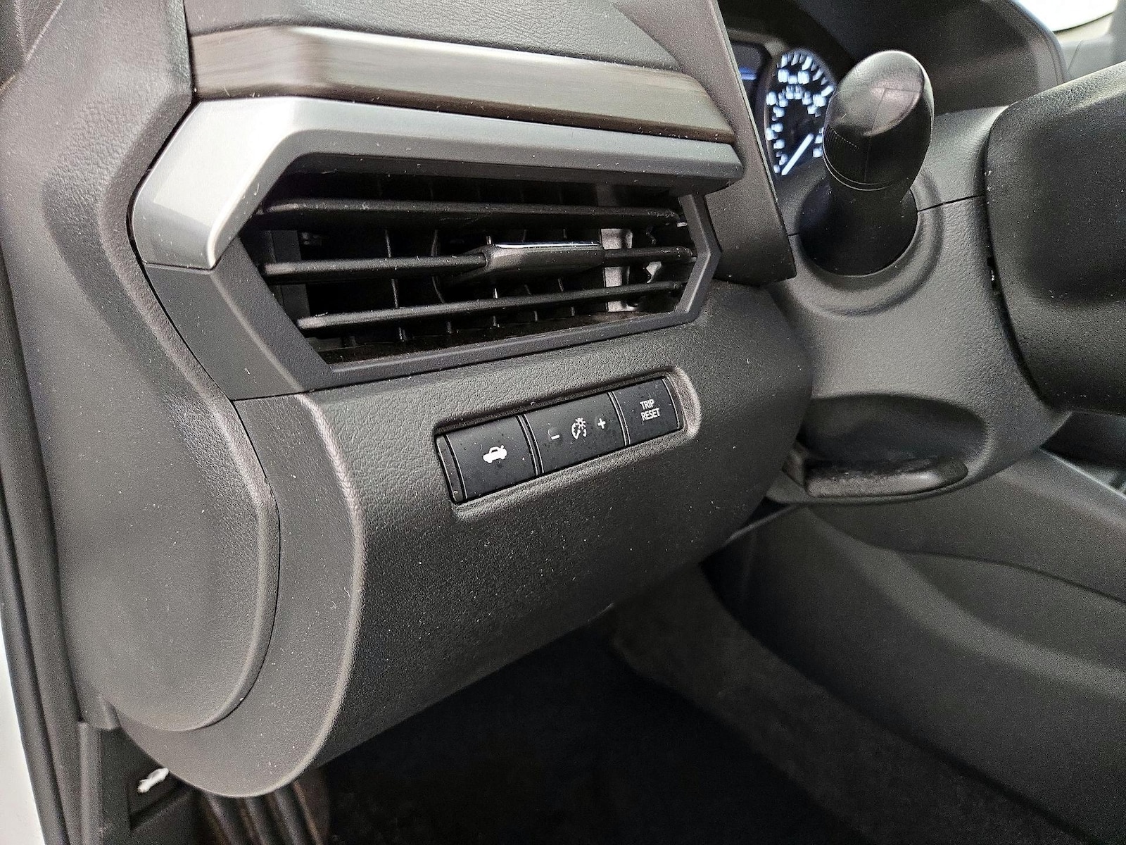 2025 Nissan Altima SV - Photo 14