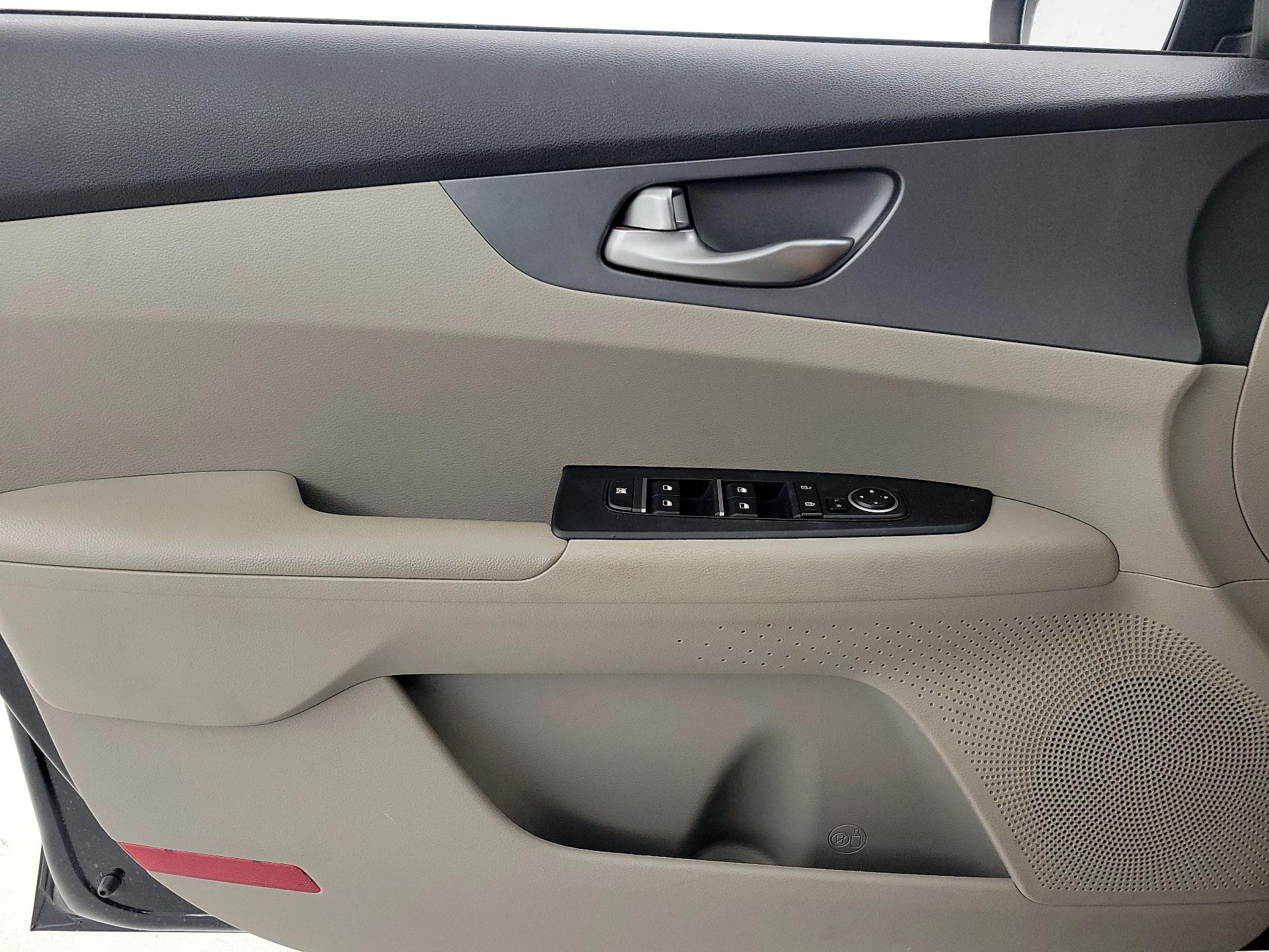 Thumbnail: 2021 Kia Forte - 12