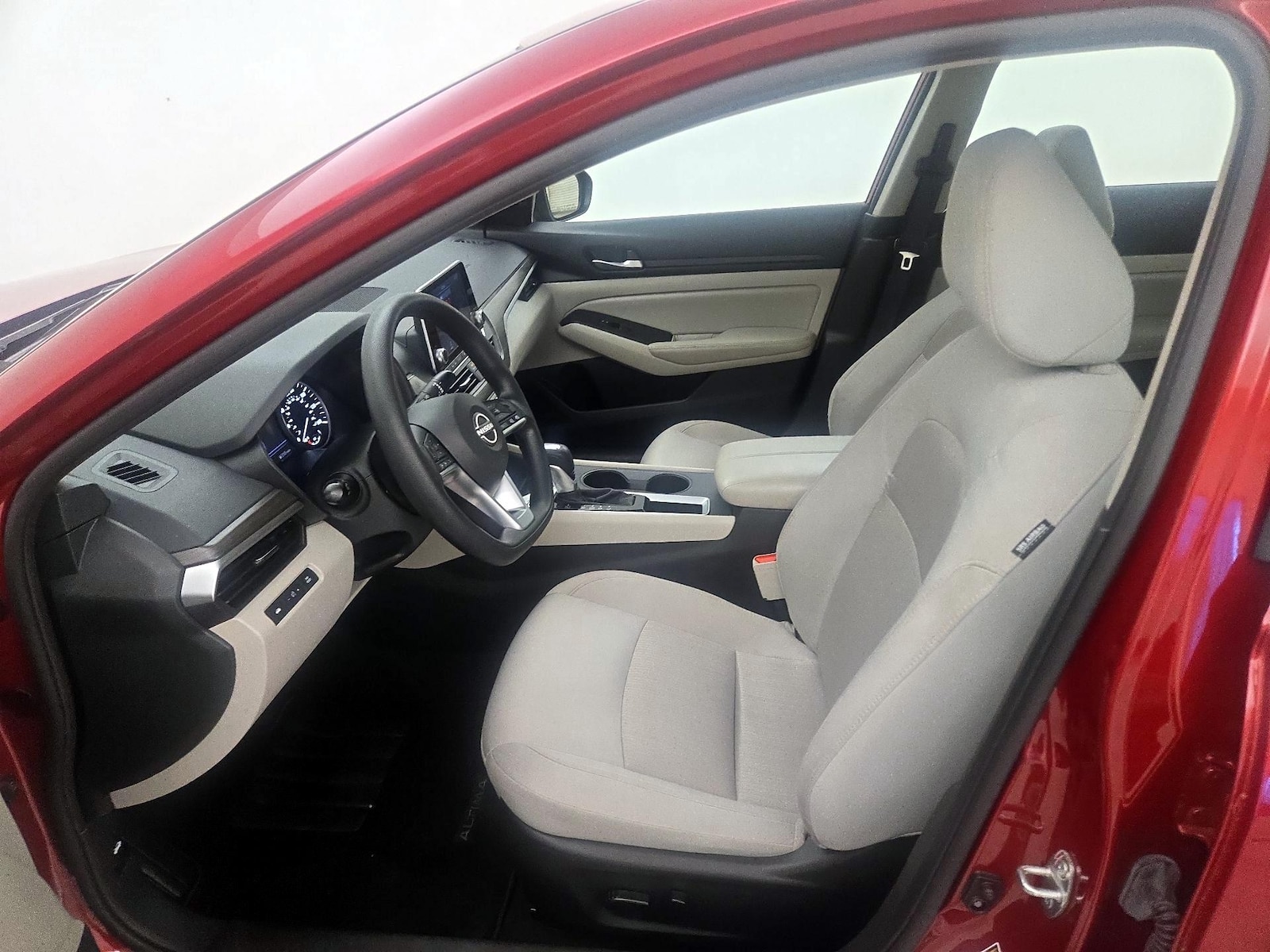 2025 Nissan Altima SV - Photo 12