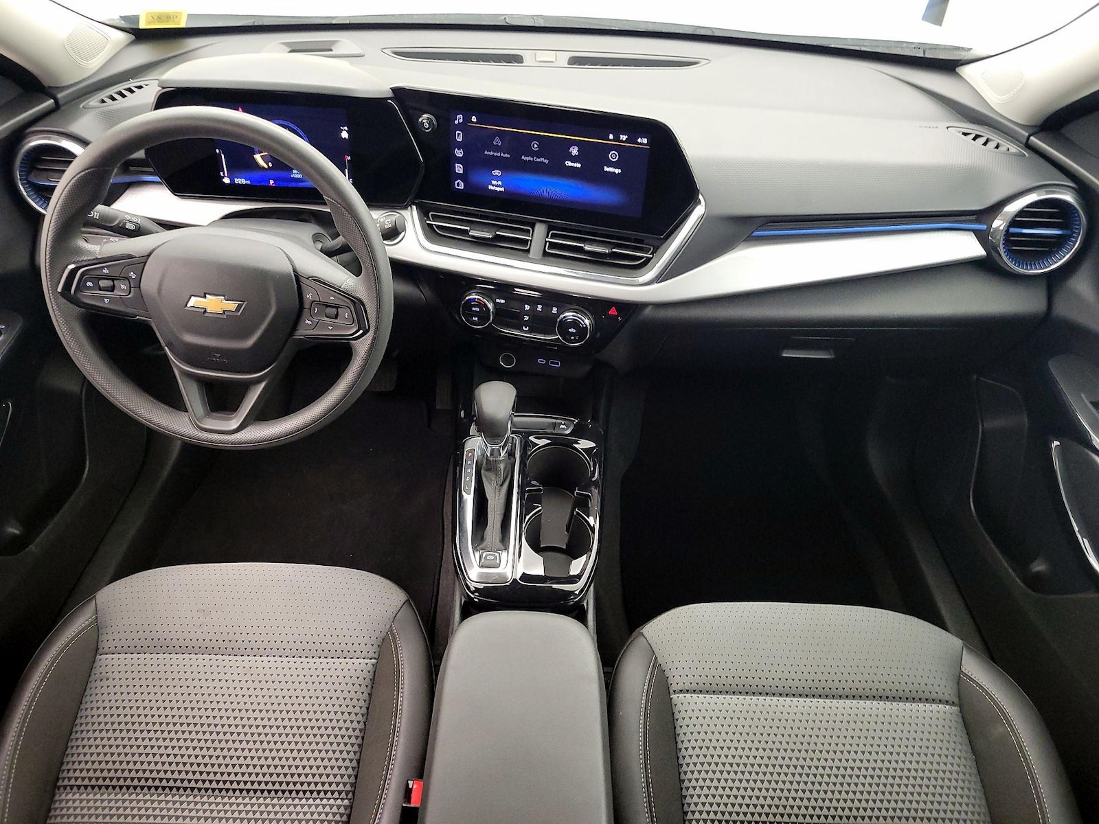 2025 Chevrolet Trax LT - Photo 10