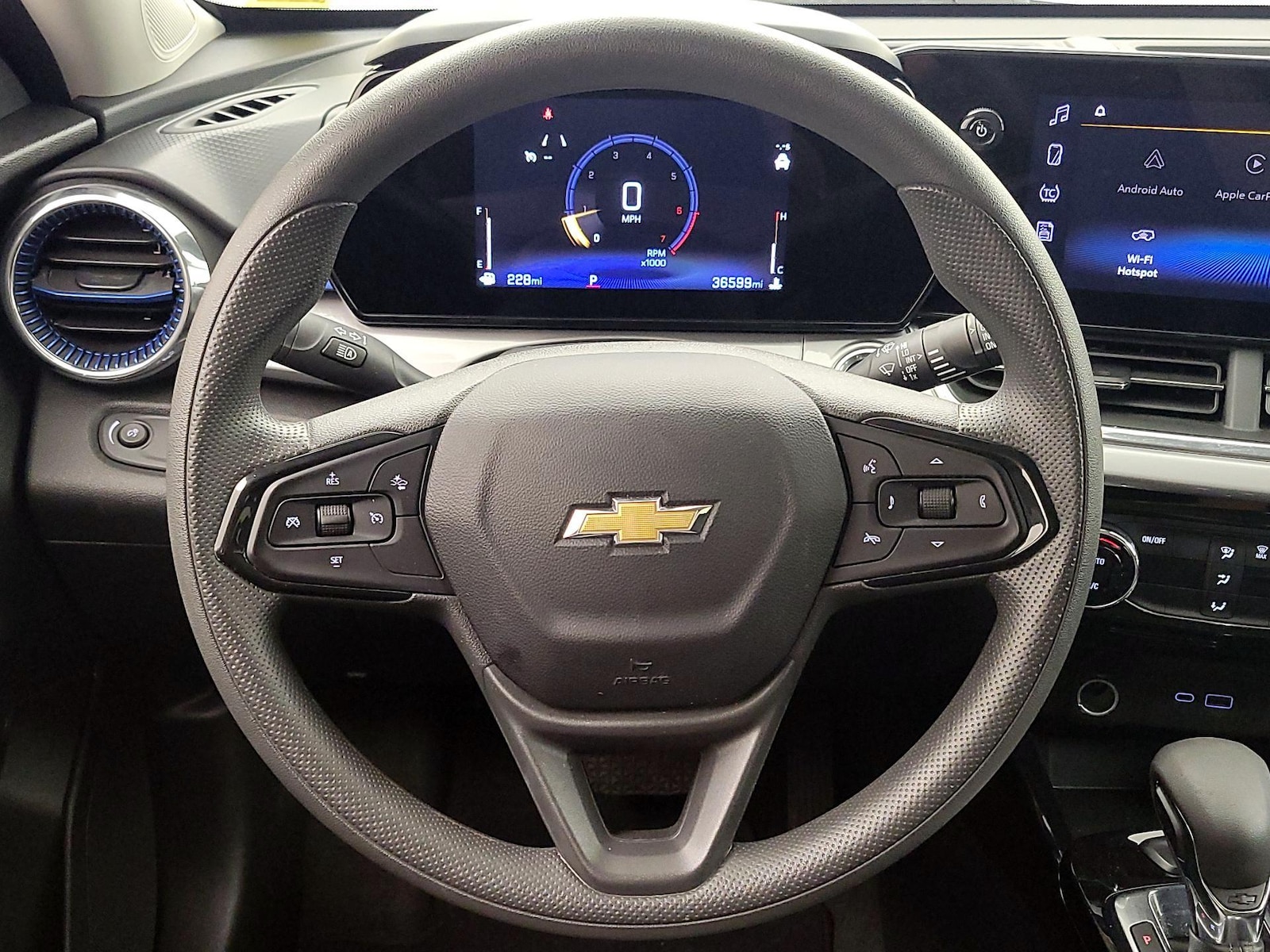 2025 Chevrolet Trax LT - Photo 11