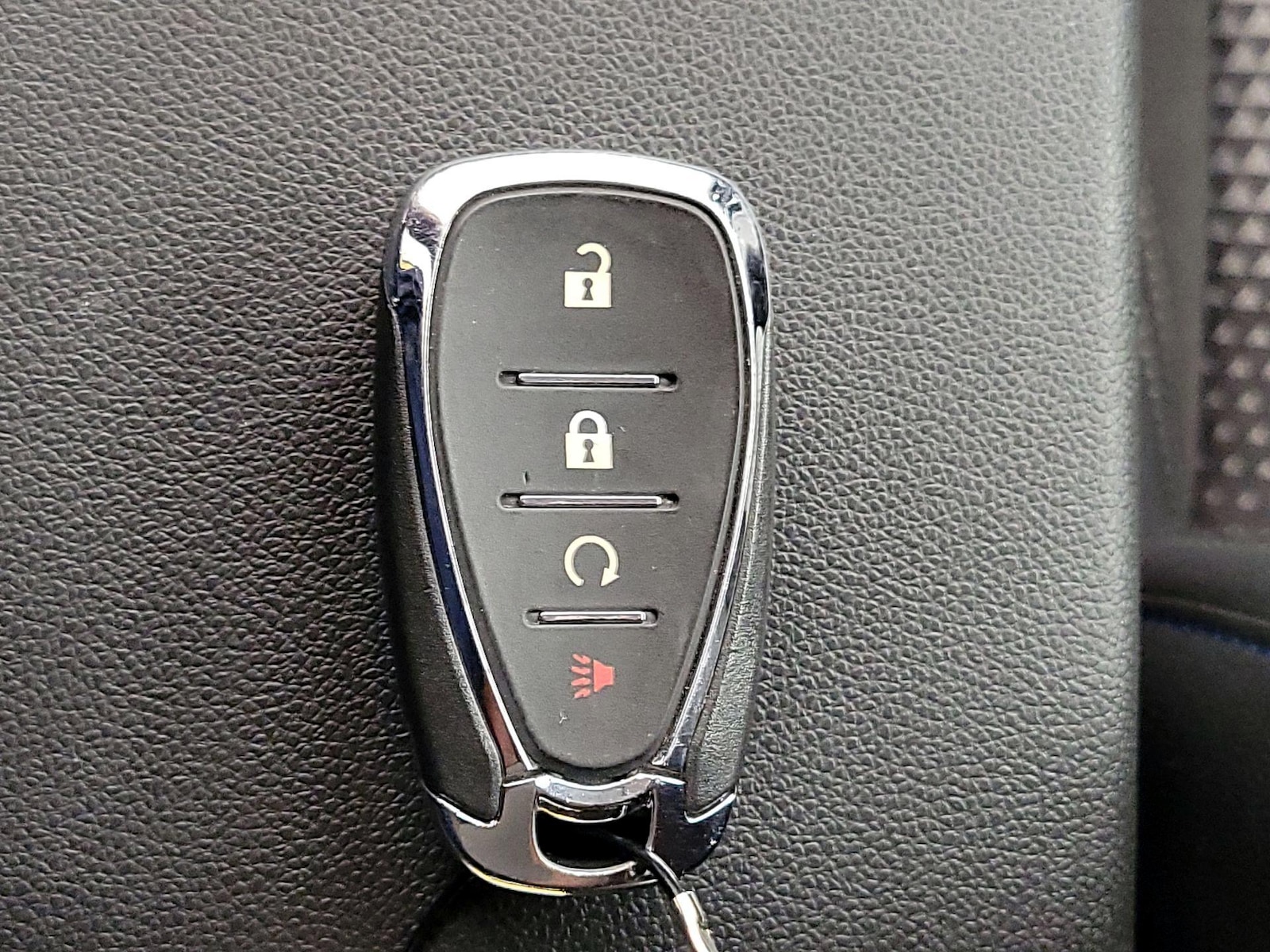 2025 Chevrolet Trax LT - Photo 23