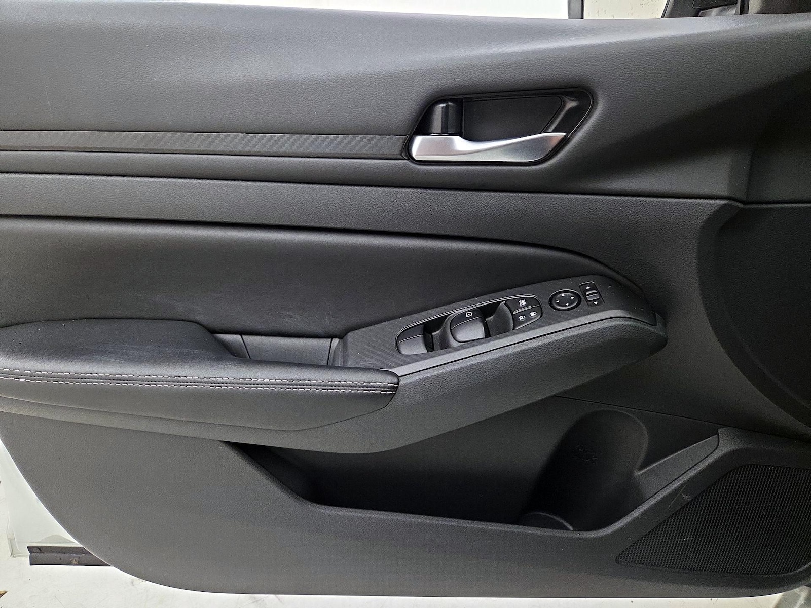 2025 Nissan Altima SV - Photo 13