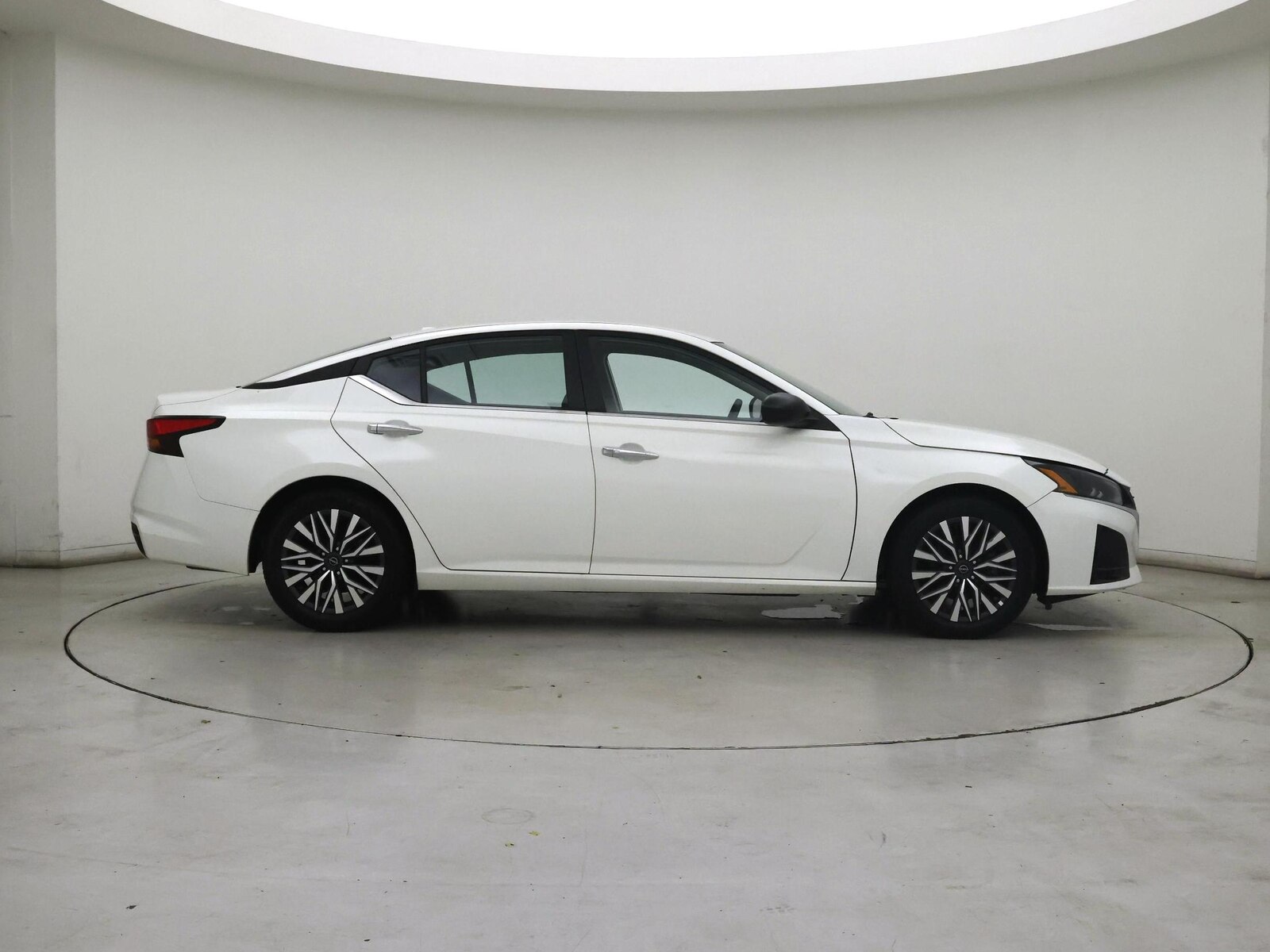 2025 Nissan Altima SV - Photo 8