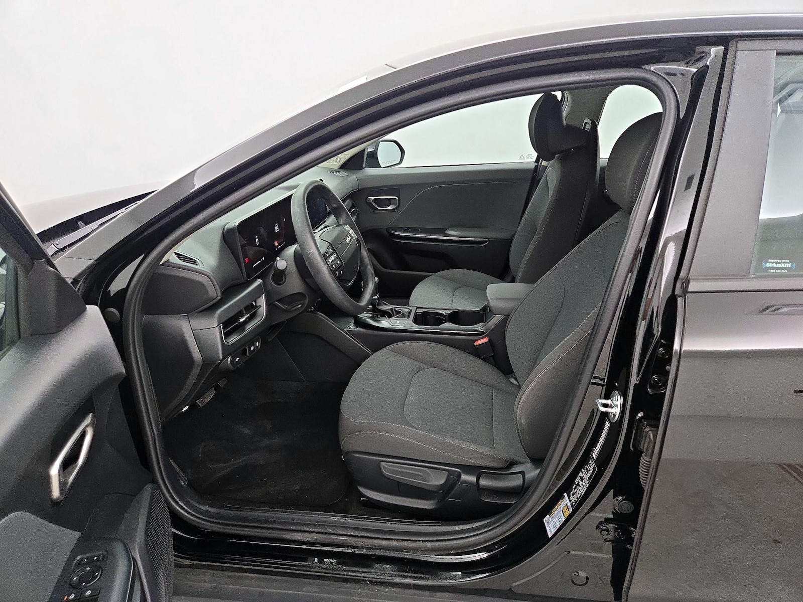 2025 Kia K4 LXS - Photo 12
