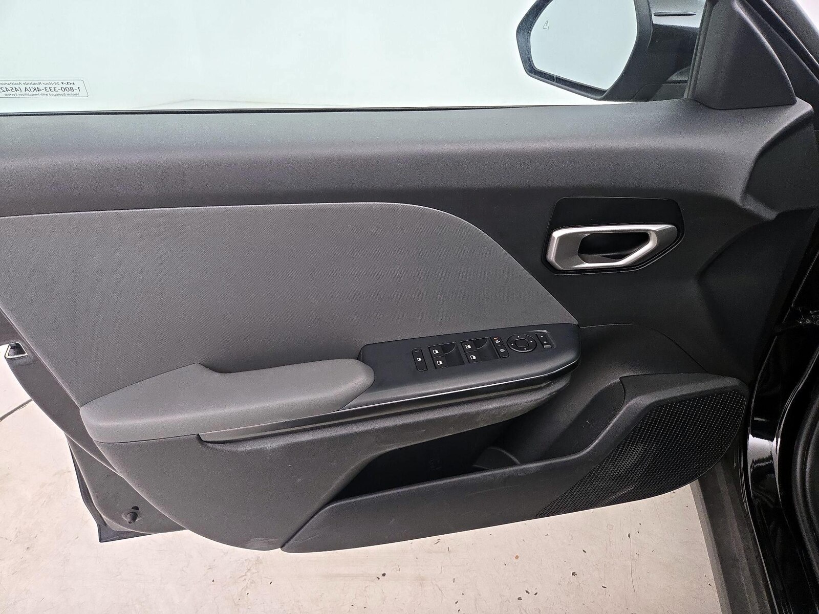2025 Kia K4 LXS - Photo 13