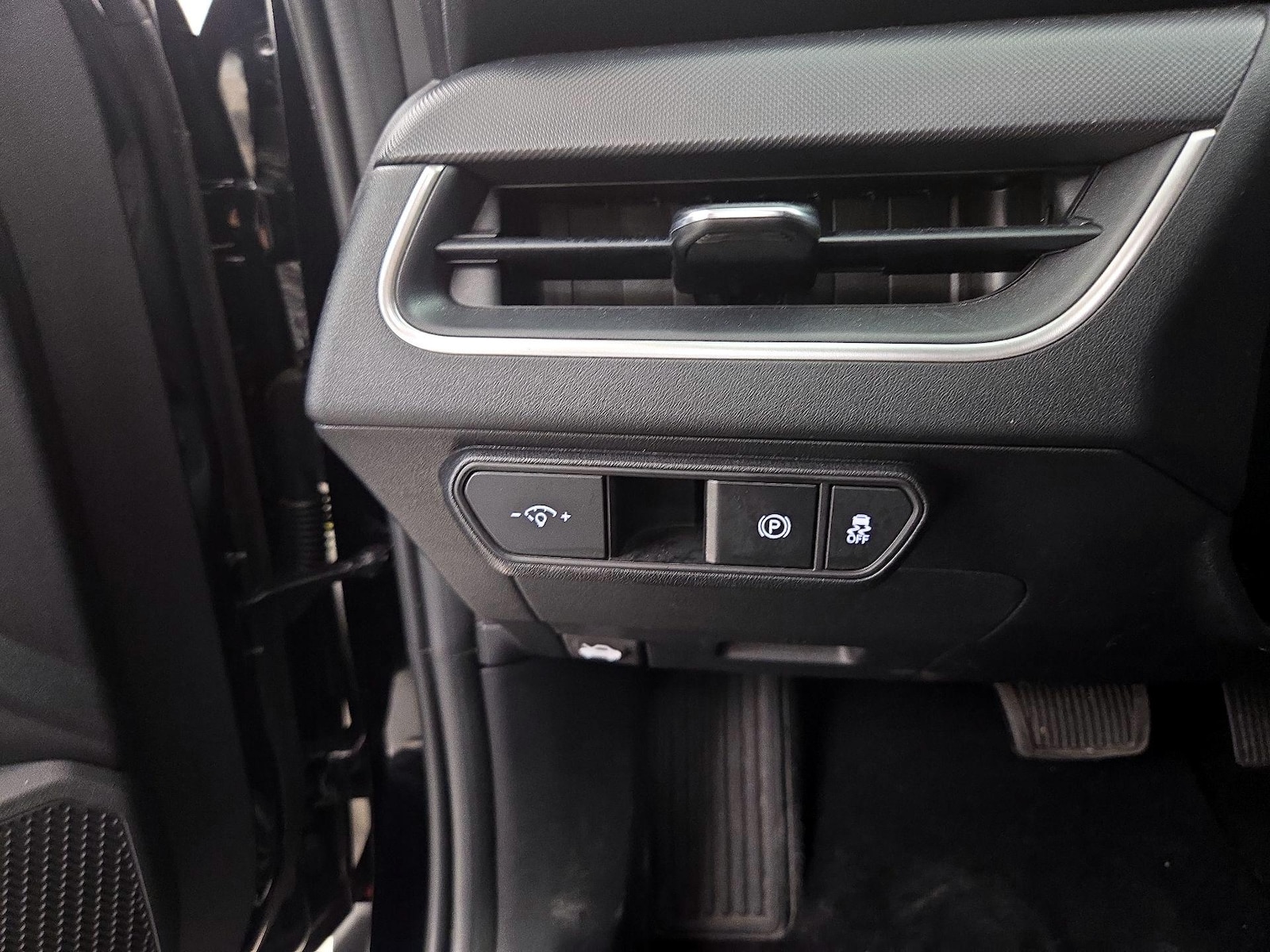 2025 Kia K4 LXS - Photo 14