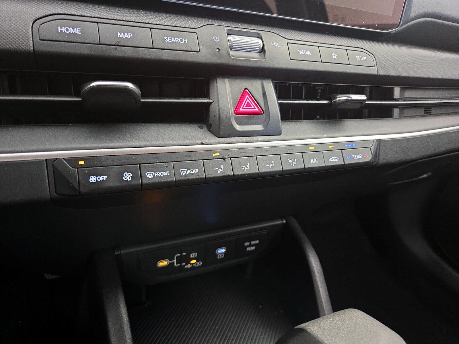 2025 Kia K4 LXS - Photo 17