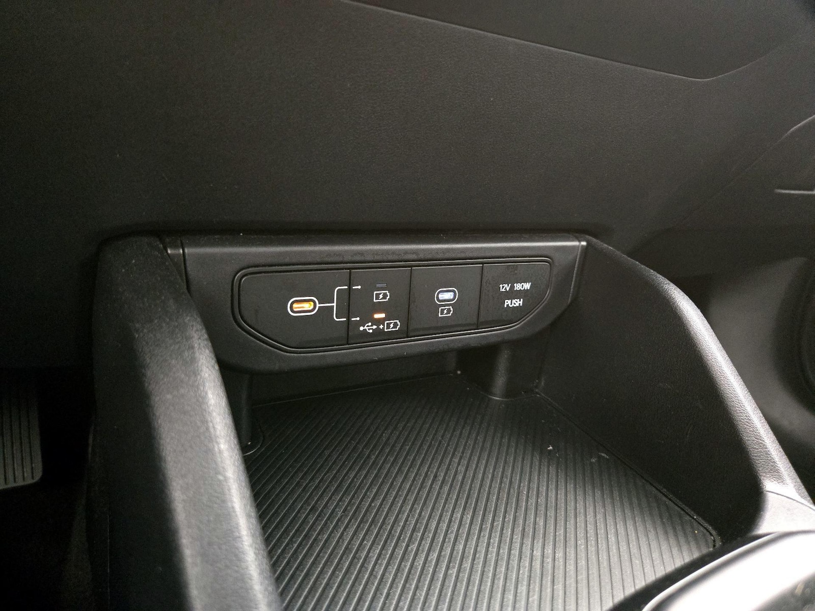 2025 Kia K4 LXS - Photo 19