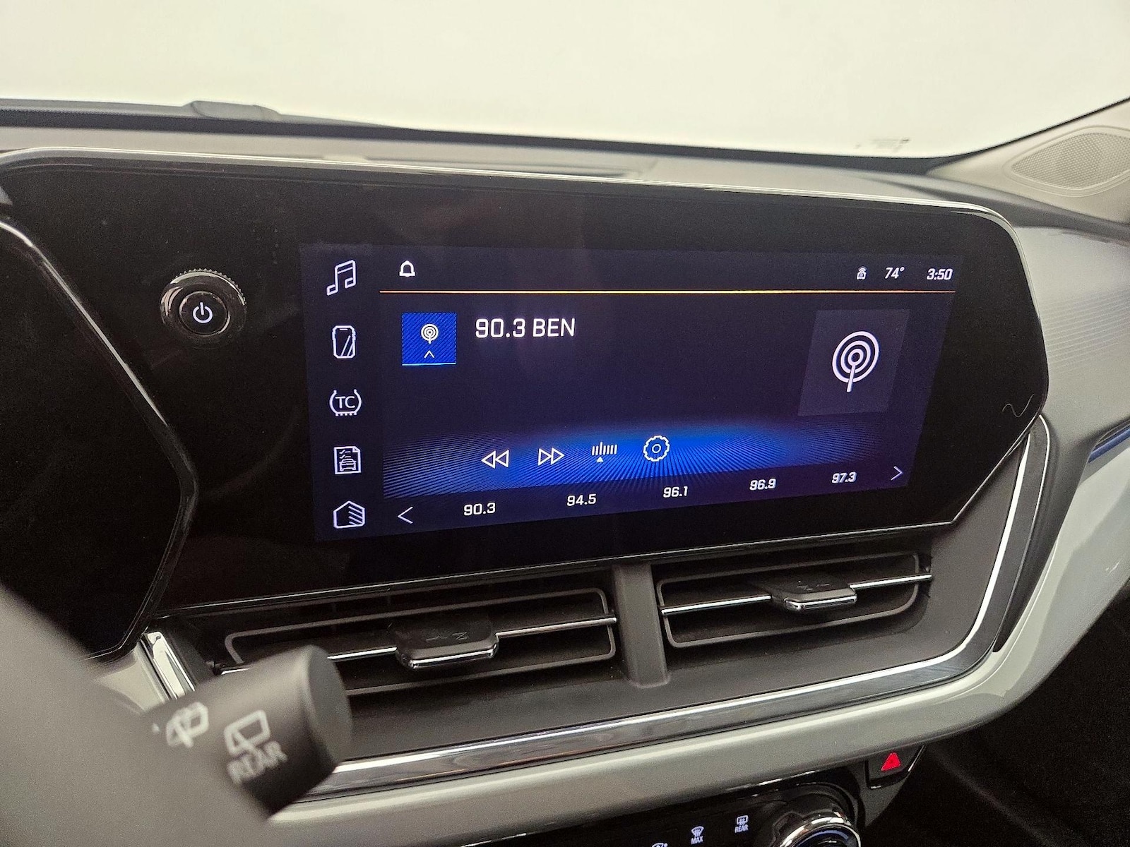 2025 Chevrolet Trax LT - Photo 16