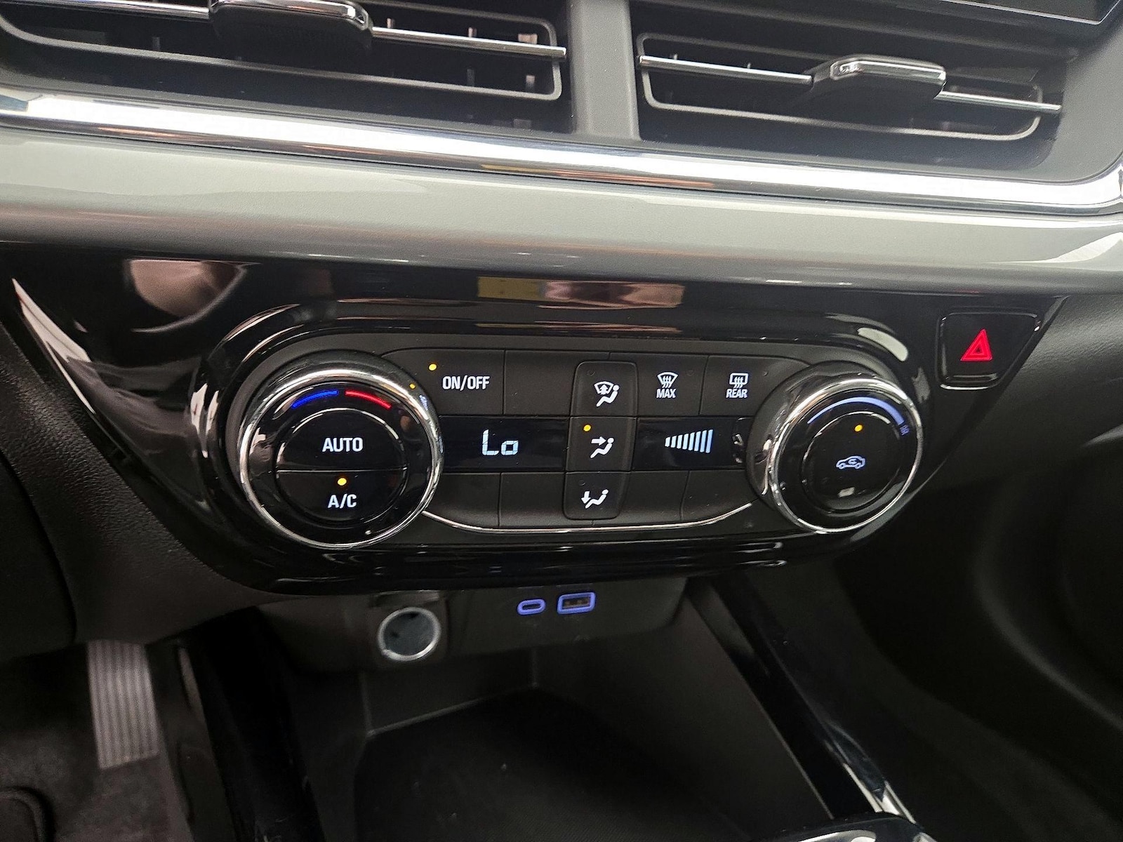2025 Chevrolet Trax LT - Photo 17