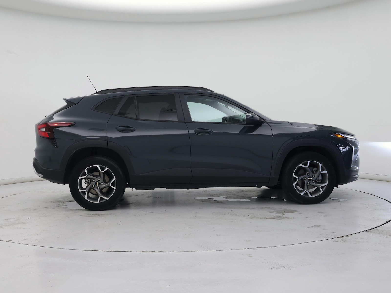 2025 Chevrolet Trax LT - Photo 8