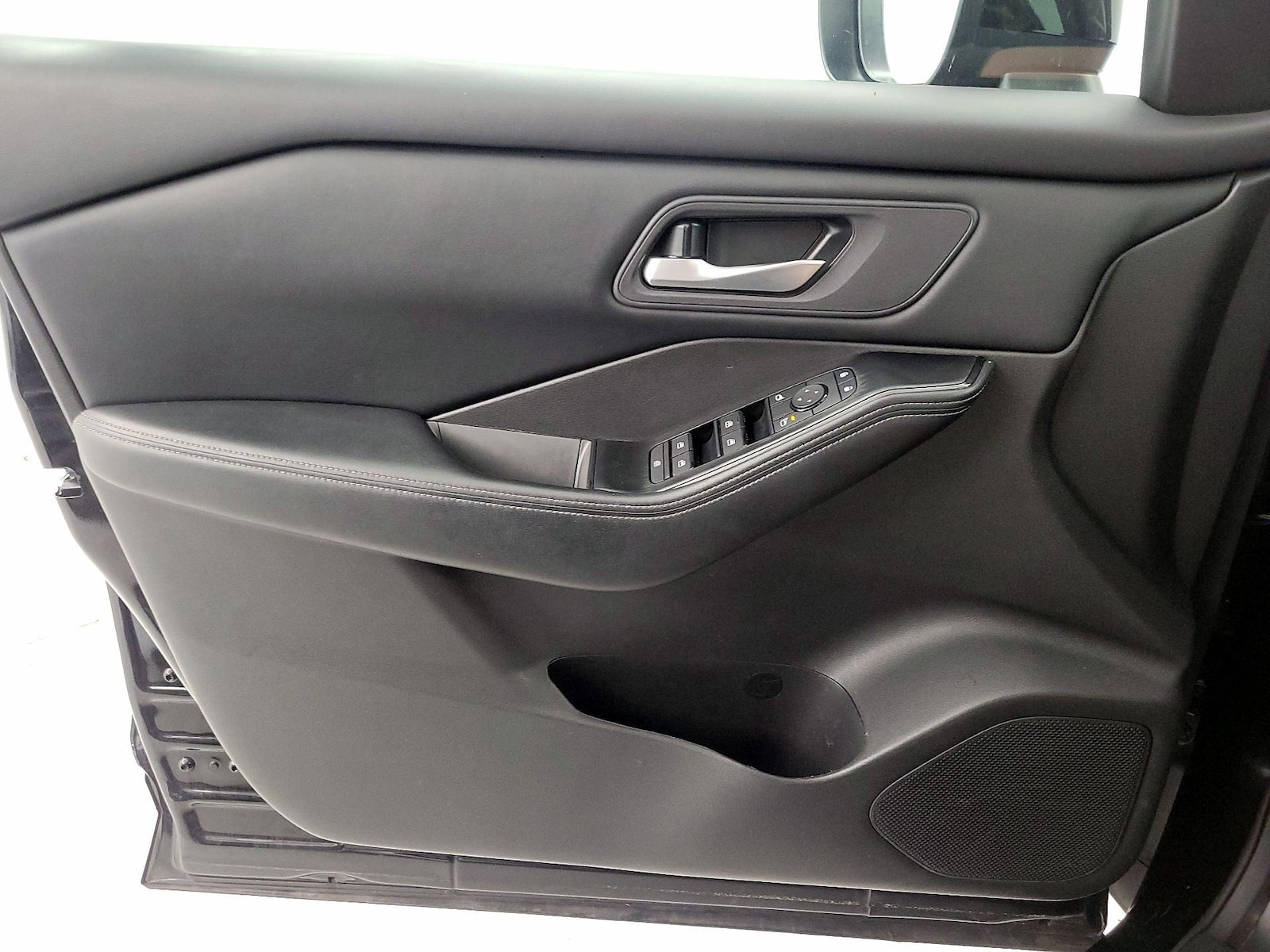 2025 Nissan Rogue SV - Photo 13