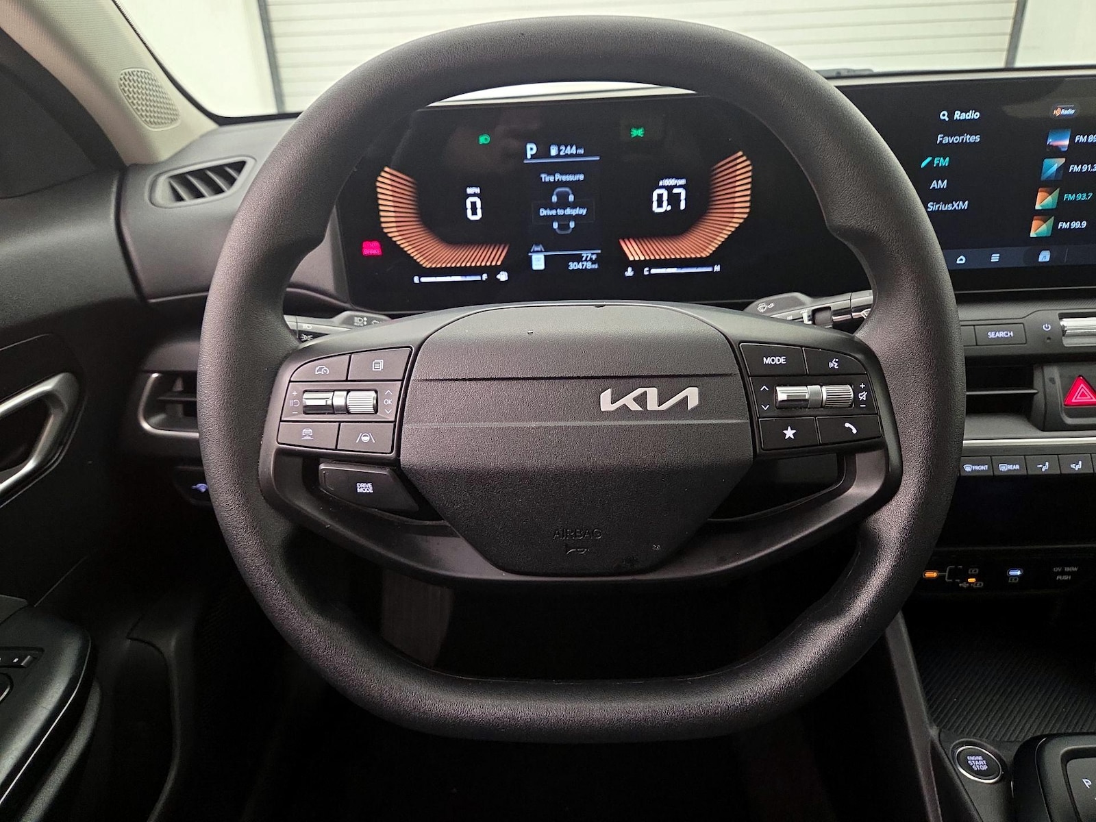 2025 Kia K4 LXS - Photo 11