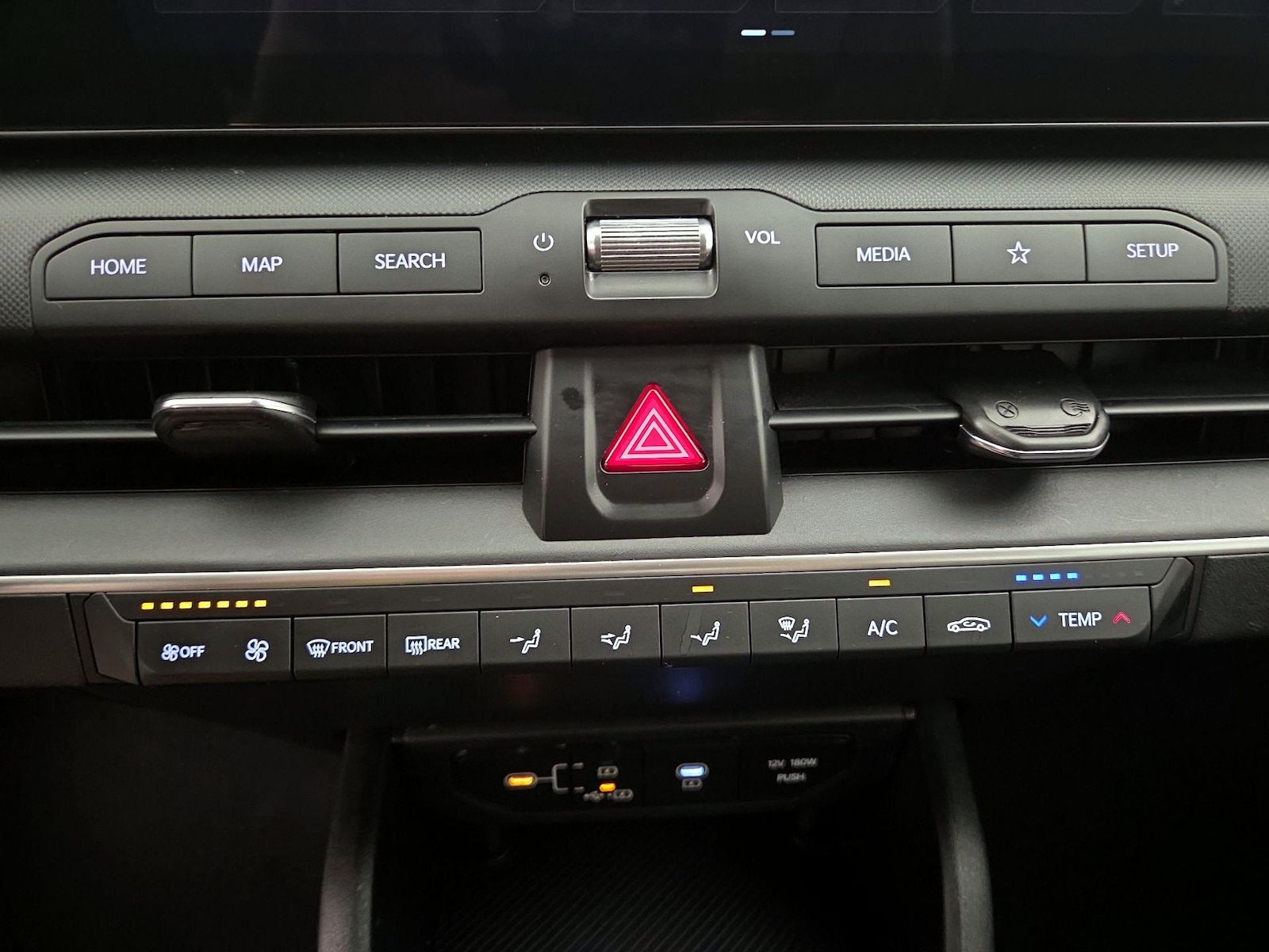 2025 Kia K4 LXS - Photo 17
