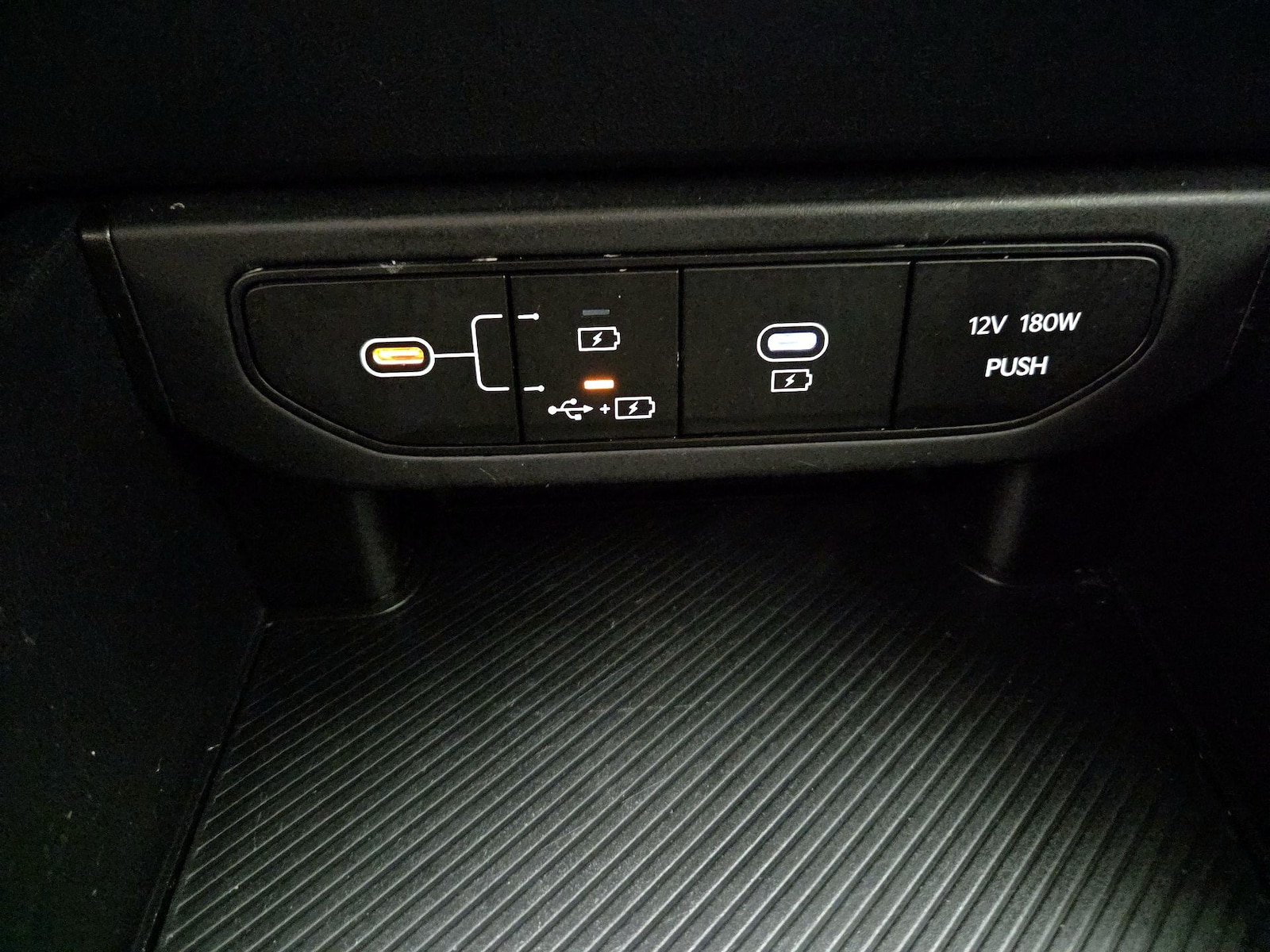 2025 Kia K4 LXS - Photo 19