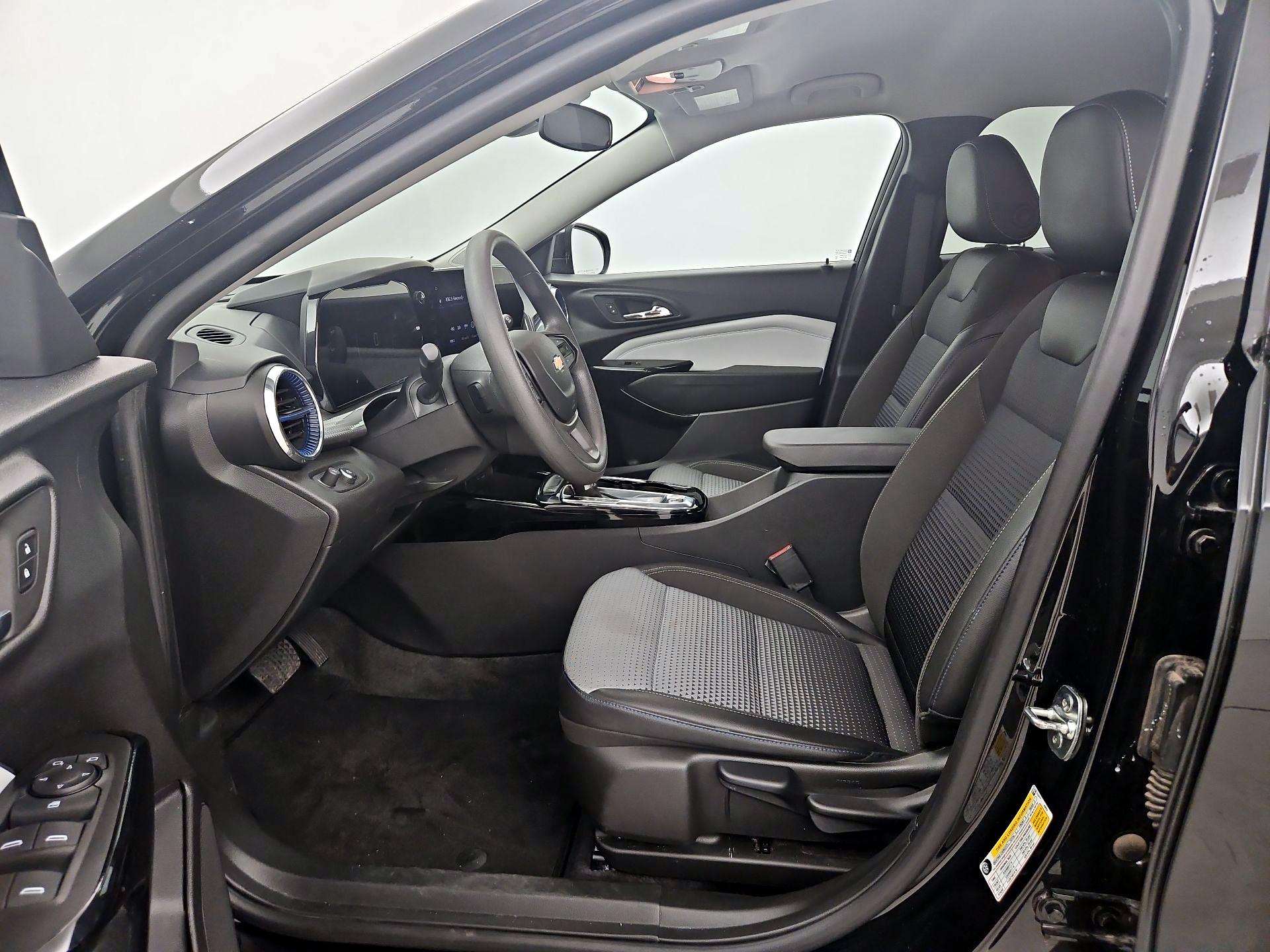 Thumbnail: 2025 Chevrolet Trax - 11