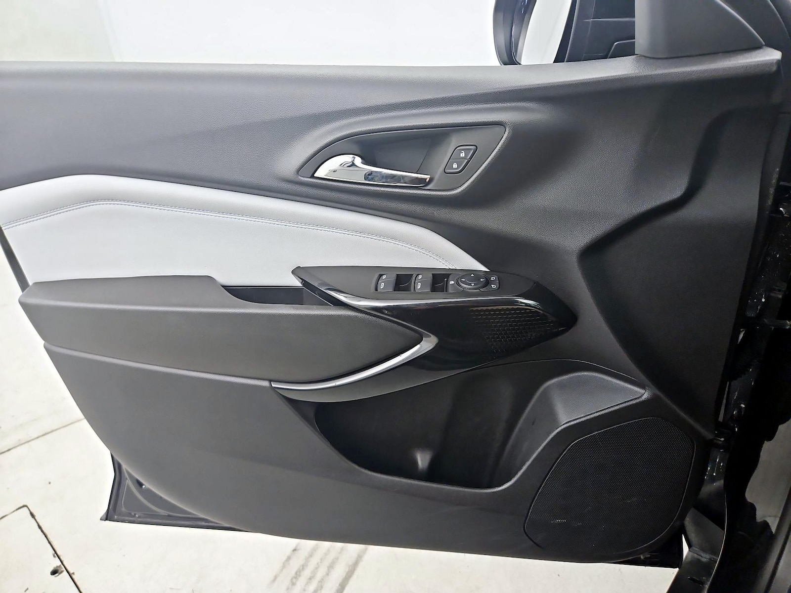 2025 Chevrolet Trax LT - Photo 13