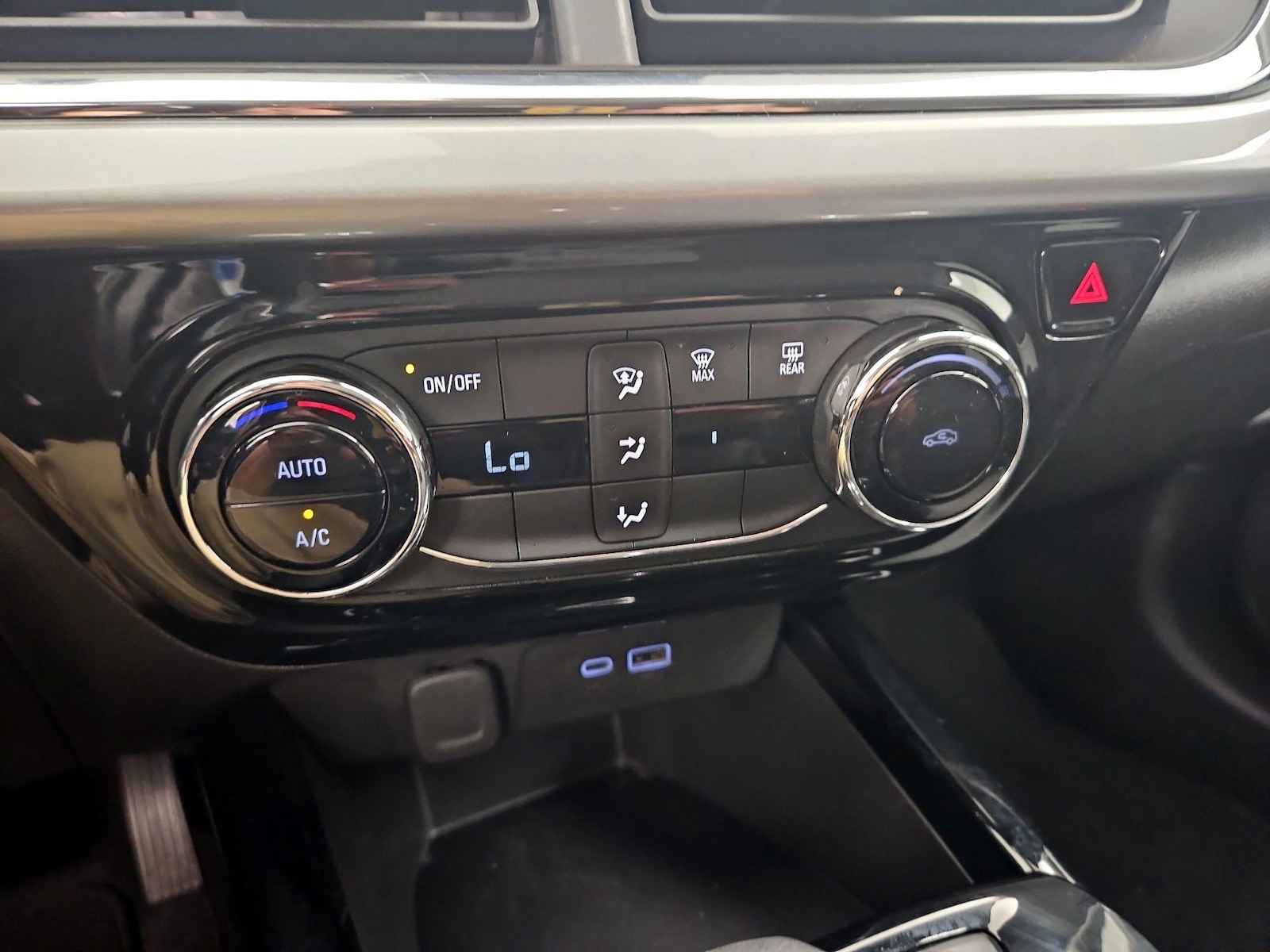 2025 Chevrolet Trax LT - Photo 17
